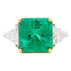Natural 3.76 Carat Colombian Emerald with Diamond Side Stone 3-Stones Ring 