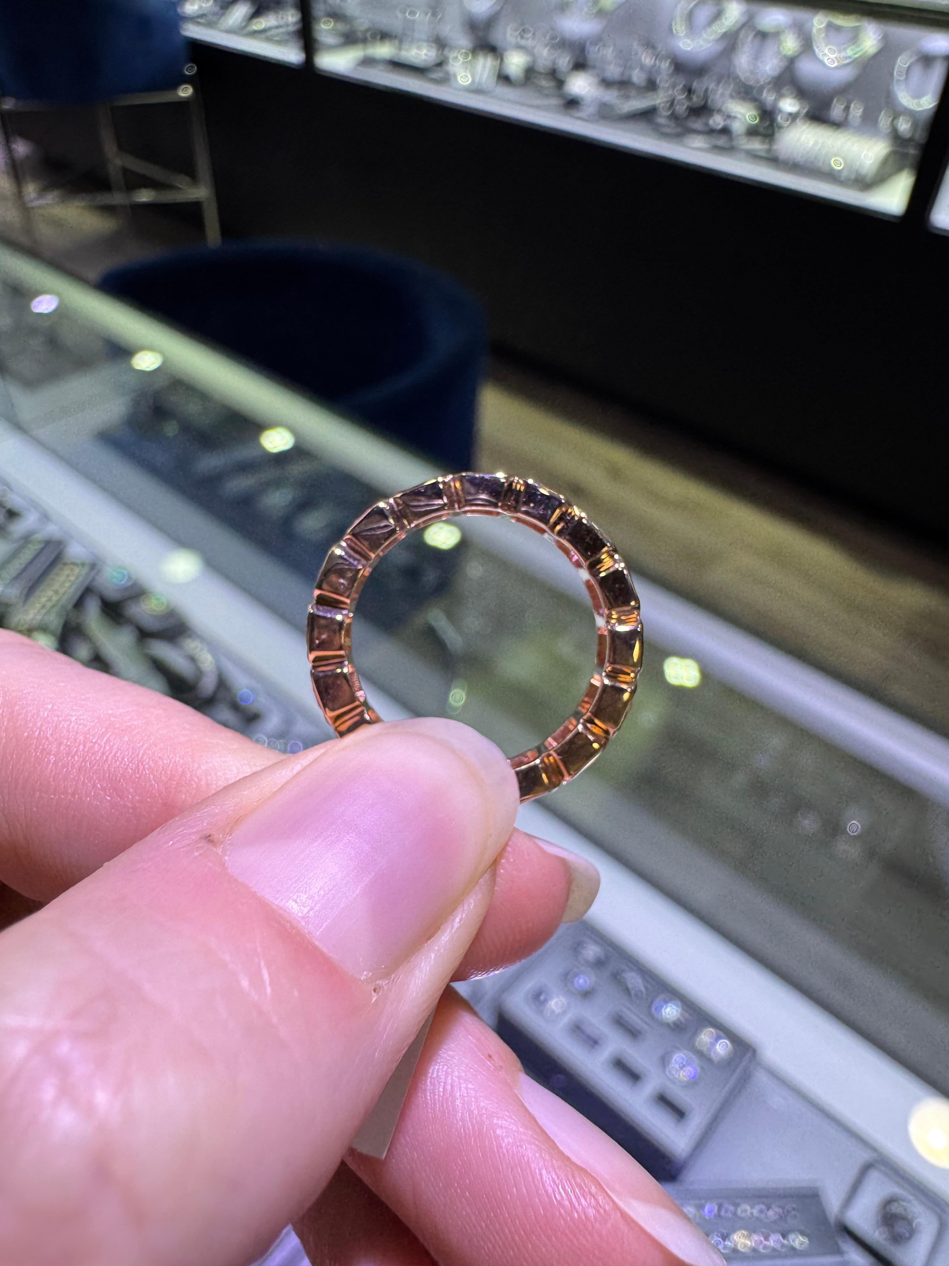 Anello Eternità 18 carati con zaffiro rosa taglio smeraldo da 3,78 carati Nature In magazzino in vendita 4