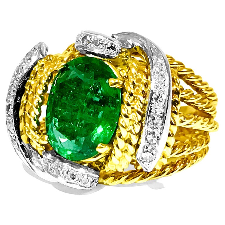 Natural 3.86 Carat Emerald Diamond Ring 18K Gold For Sale at 1stDibs