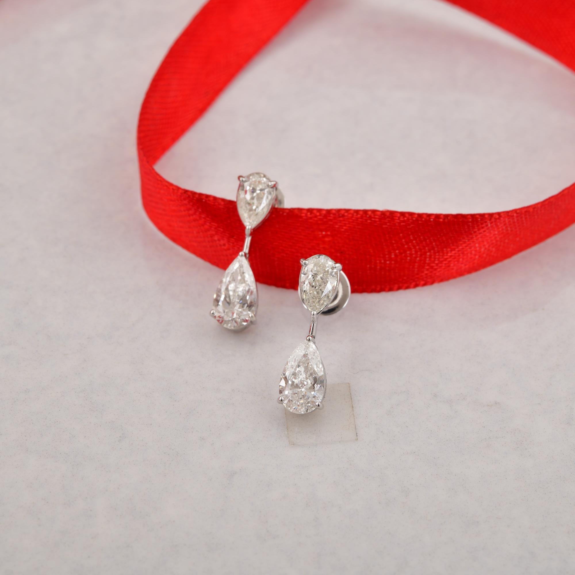 Moderno Orecchini pendenti con diamante naturale a pera da 3,88 carati in oro bianco 18 carati Gioielli di pregio in vendita