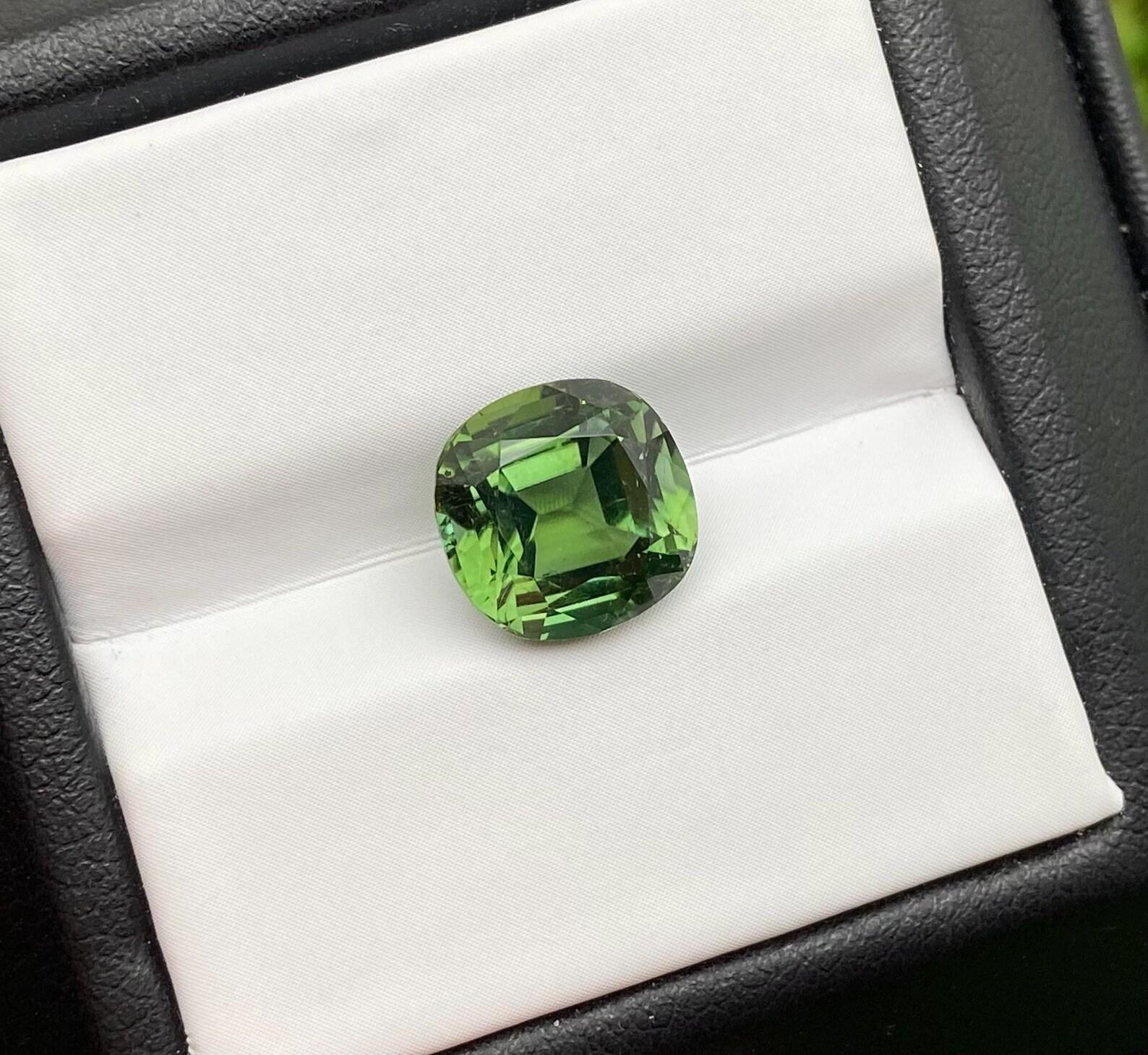 Pierre précieuse non sertie, tourmaline naturelle de 3,88 carats, coussin, Afghanistan, certificat en vente 2