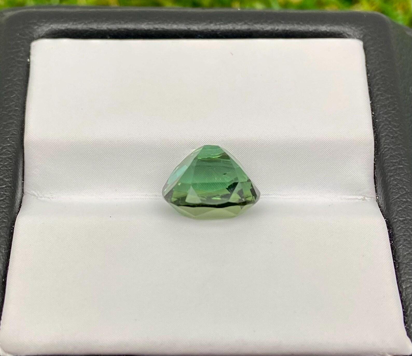Pierre précieuse non sertie, tourmaline naturelle de 3,88 carats, coussin, Afghanistan, certificat en vente 4