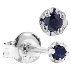 Natürliche 3 mm blaue Saphir-Ohrstecker aus 14k Weißgold vergoldetem Silber