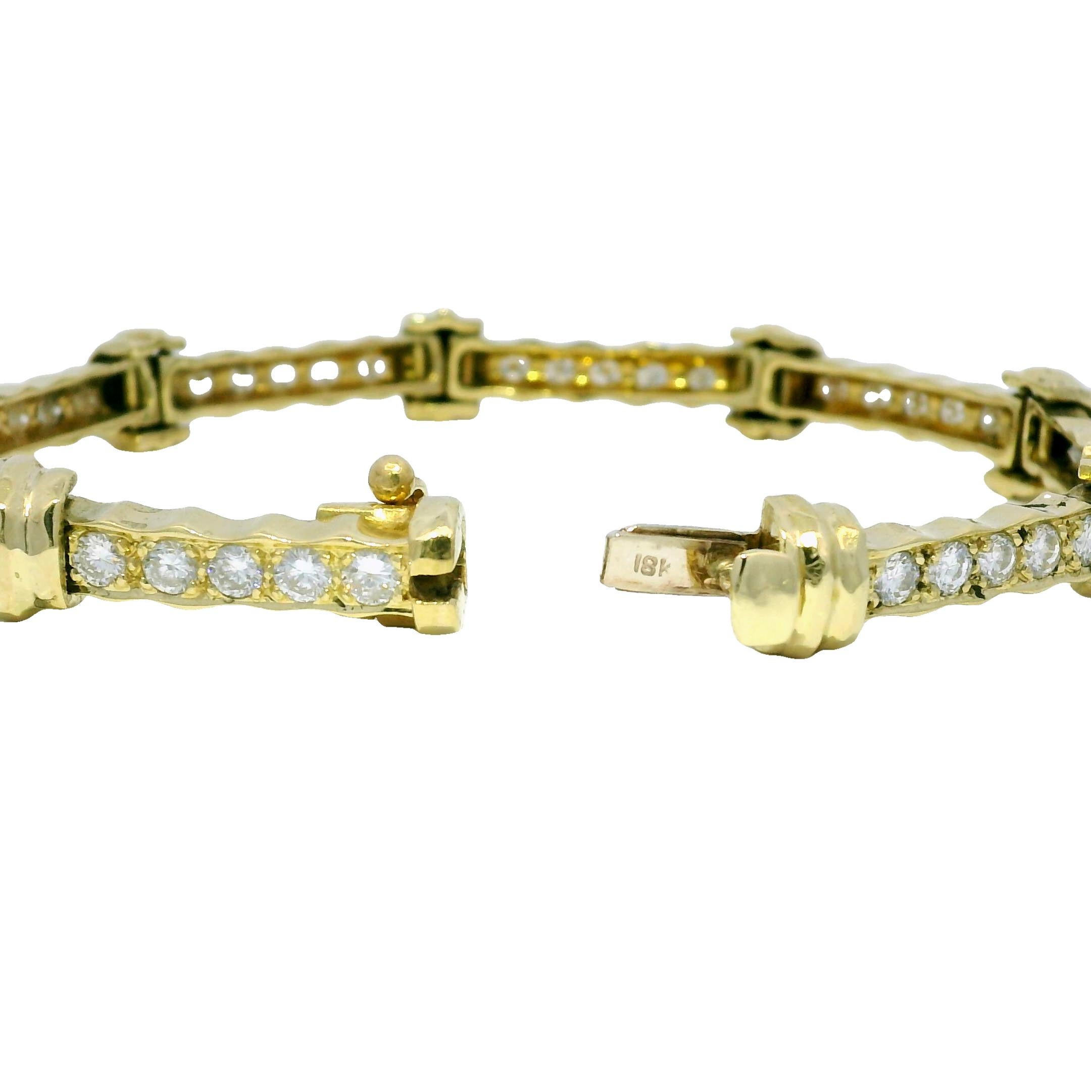 Contemporain Bracelet à maillons nervurés en or 18 carats avec diamants naturels de 4,0 carats en vente