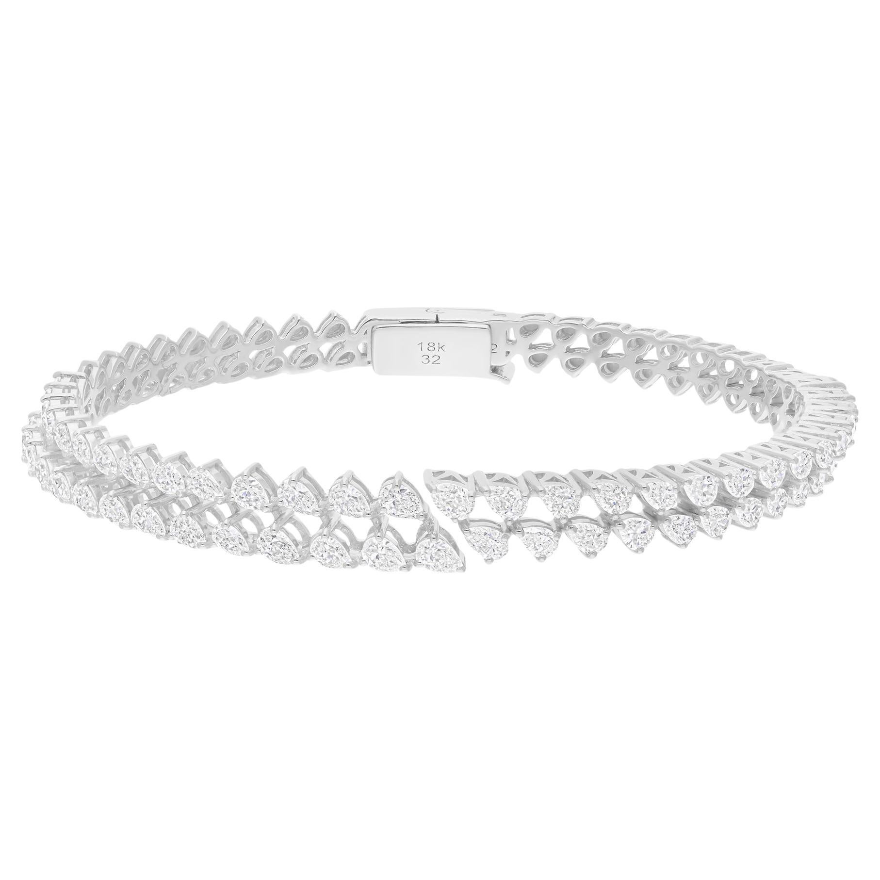 Armreif aus 18 Karat Weißgold mit natürlichem 4,08 Karat SI/H birnenförmigem Diamanten Damen im Angebot