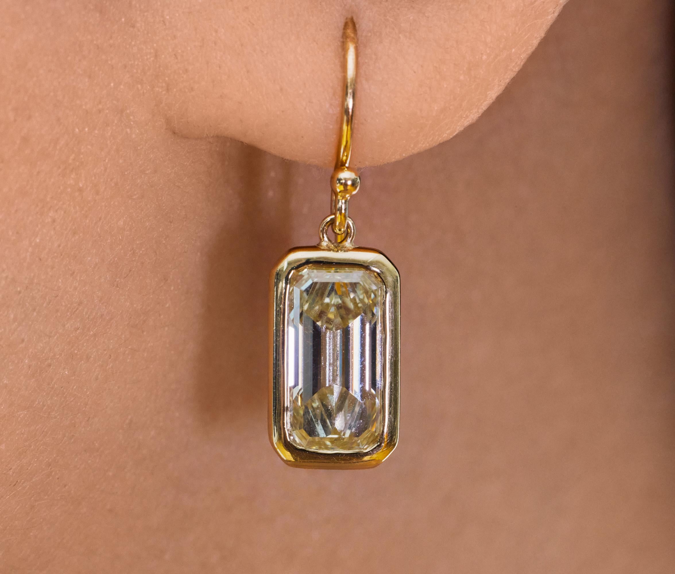 Natural 4.0ct Fancy Yellow Emerald Cut Diamond Bezel Drop Gold Solitaire Earring 6