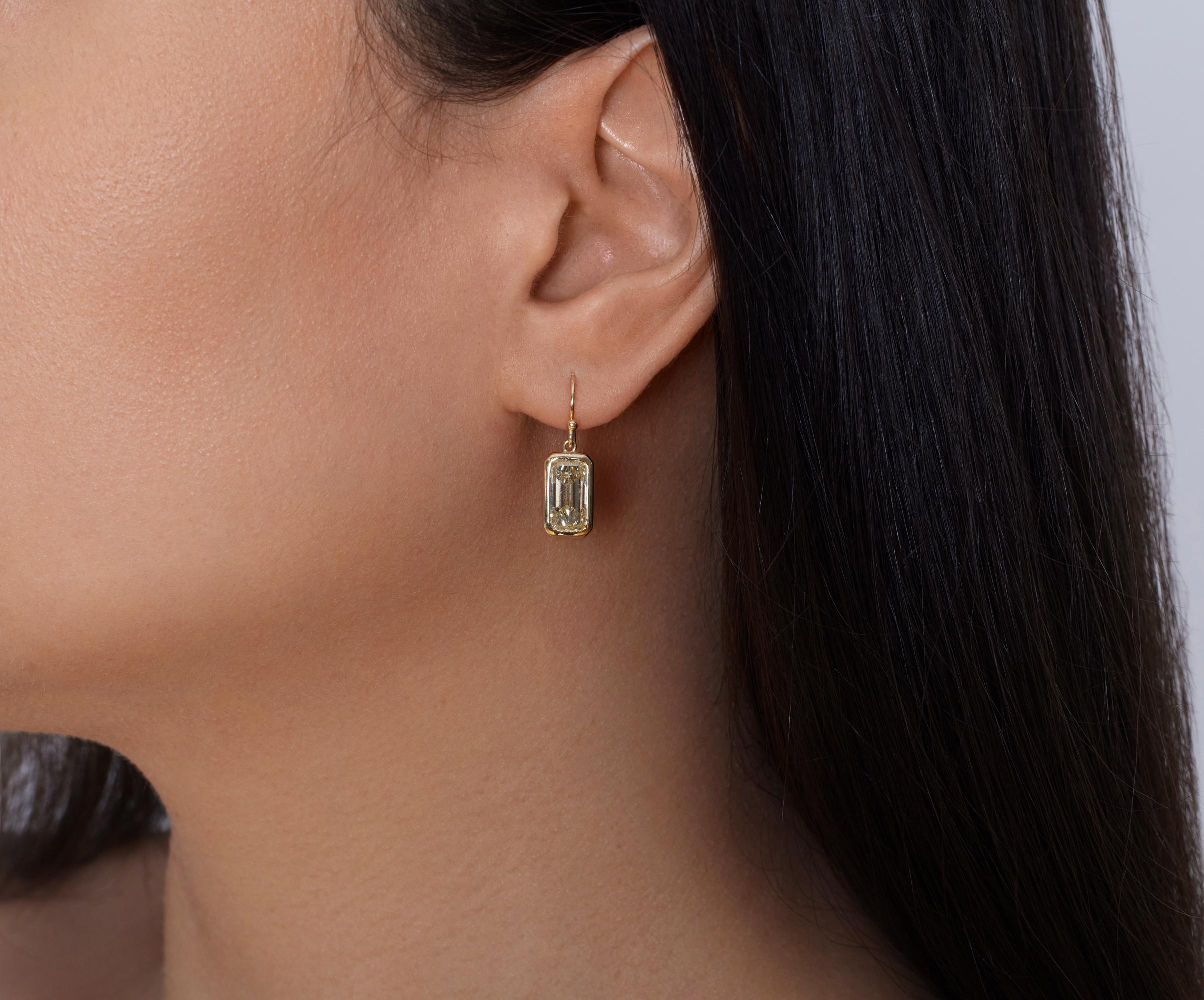 Natural 4.0ct Fancy Yellow Emerald Cut Diamond Bezel Drop Gold Solitaire Earring 4