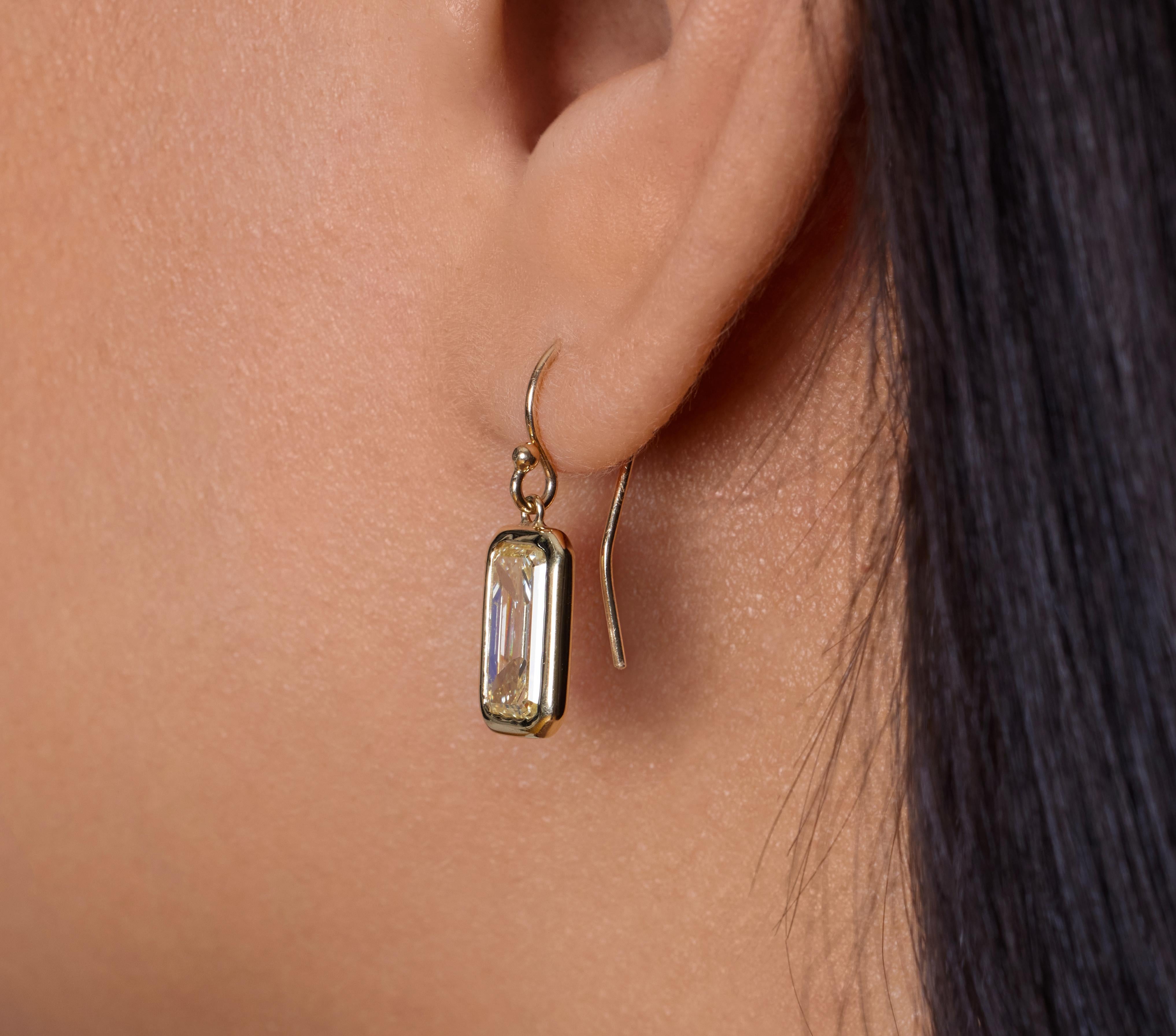 Natural 4.0ct Fancy Yellow Emerald Cut Diamond Bezel Drop Gold Solitaire Earring 5