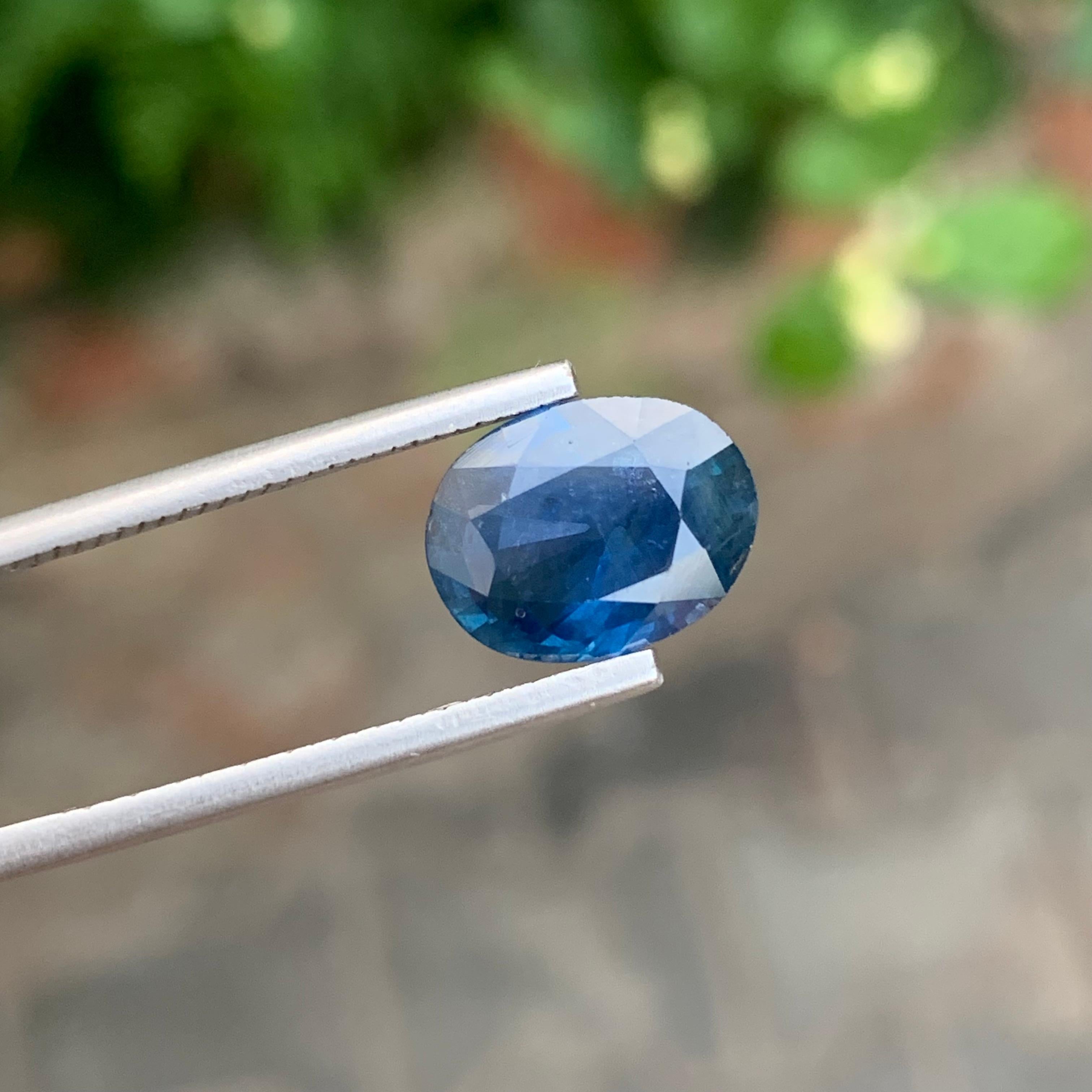 Saphir bleu profond facetté de 4,20 carats, pierre précieuse de forme ovale en vente 4