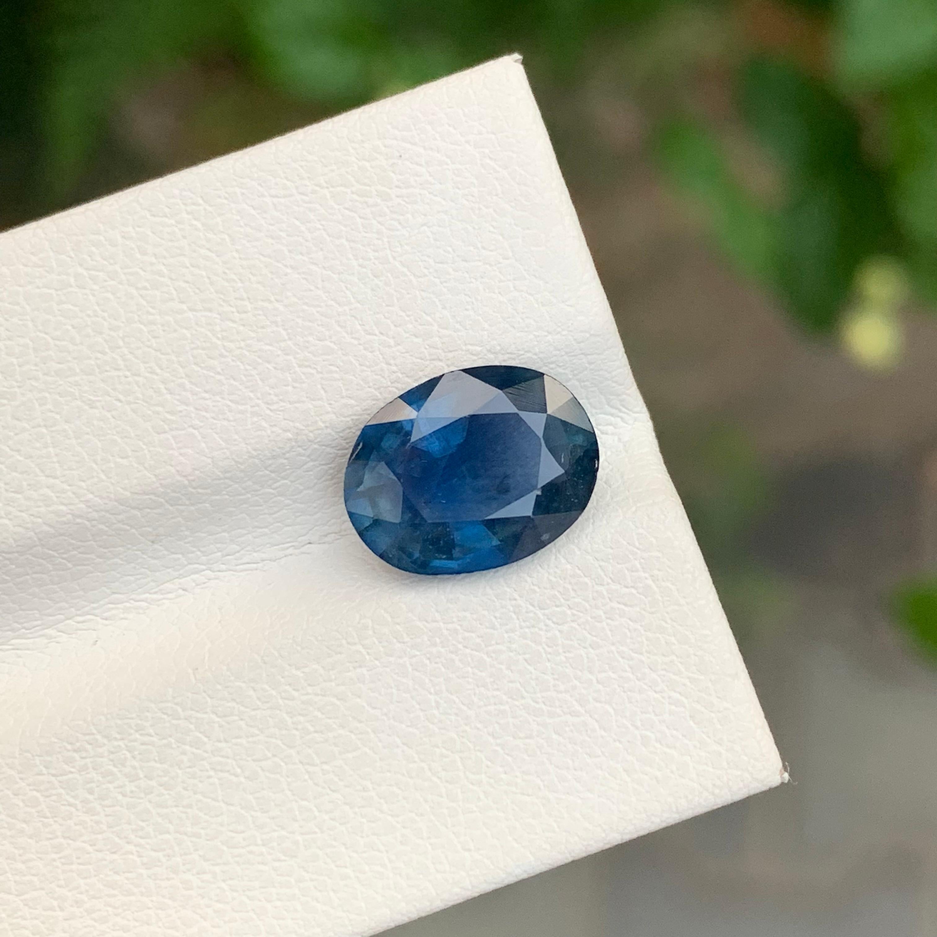 Saphir bleu profond facetté de 4,20 carats, pierre précieuse de forme ovale en vente 5