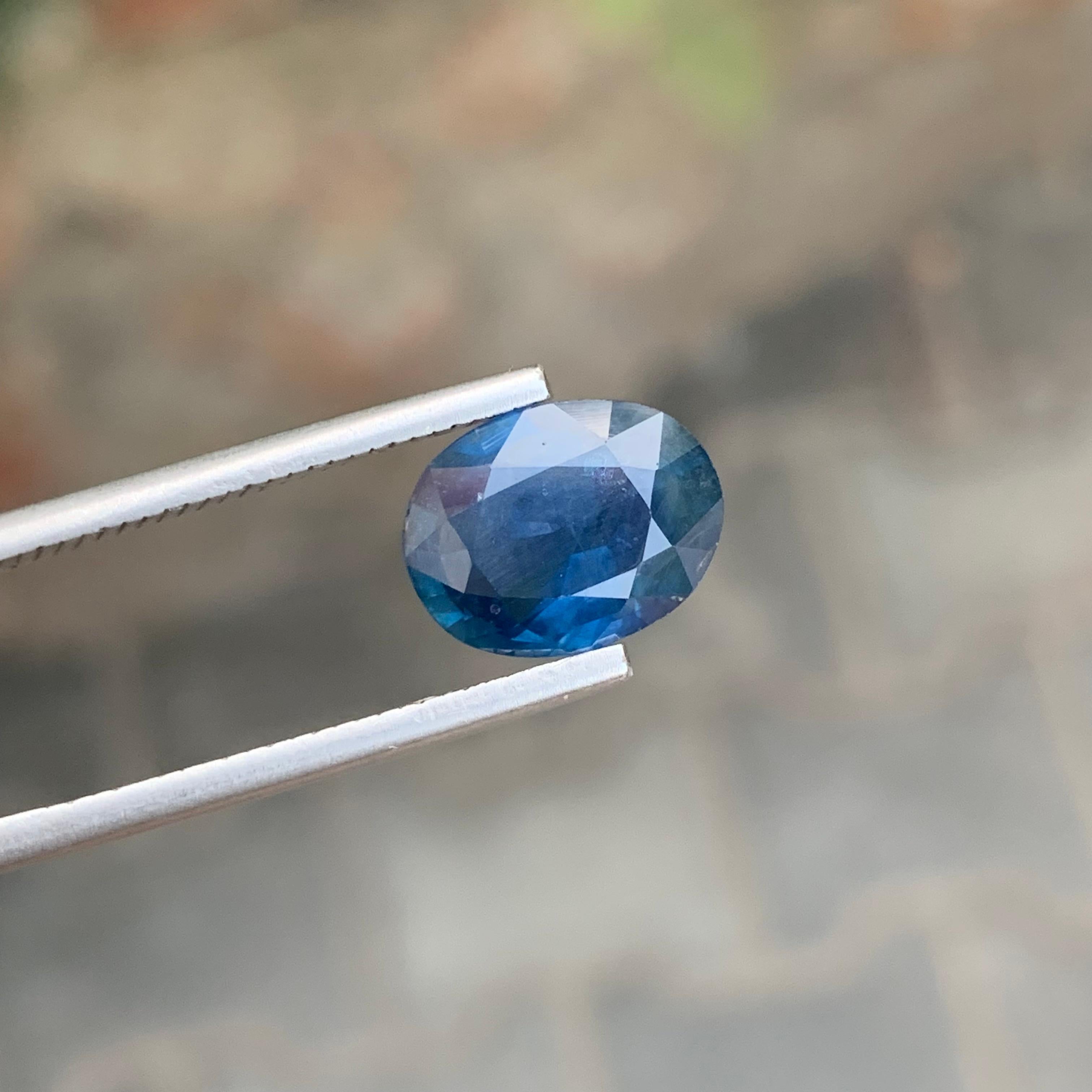Saphir bleu profond facetté de 4,20 carats, pierre précieuse de forme ovale en vente 1