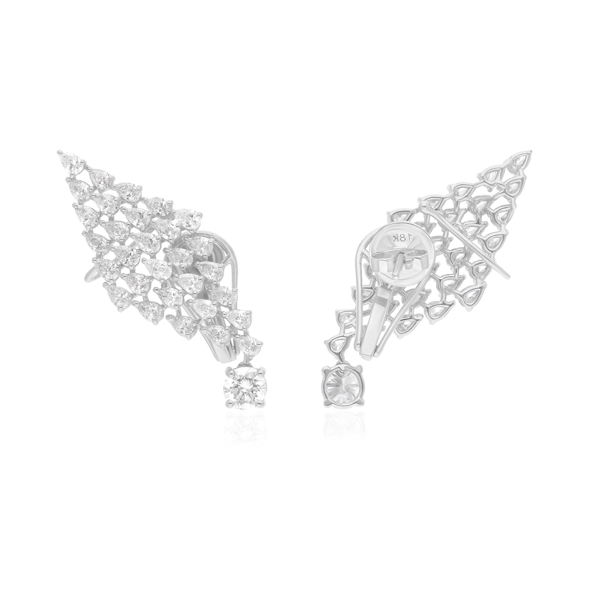 Coulées dans de l'or 18 carats, ces boucles d'oreilles exquises sont serties de 4,20 carats de diamants étincelants.

Suivez la vitrine de Spectrum Jewels pour découvrir la dernière collection et les pièces exclusives. Spectrum Jewels est fièrement