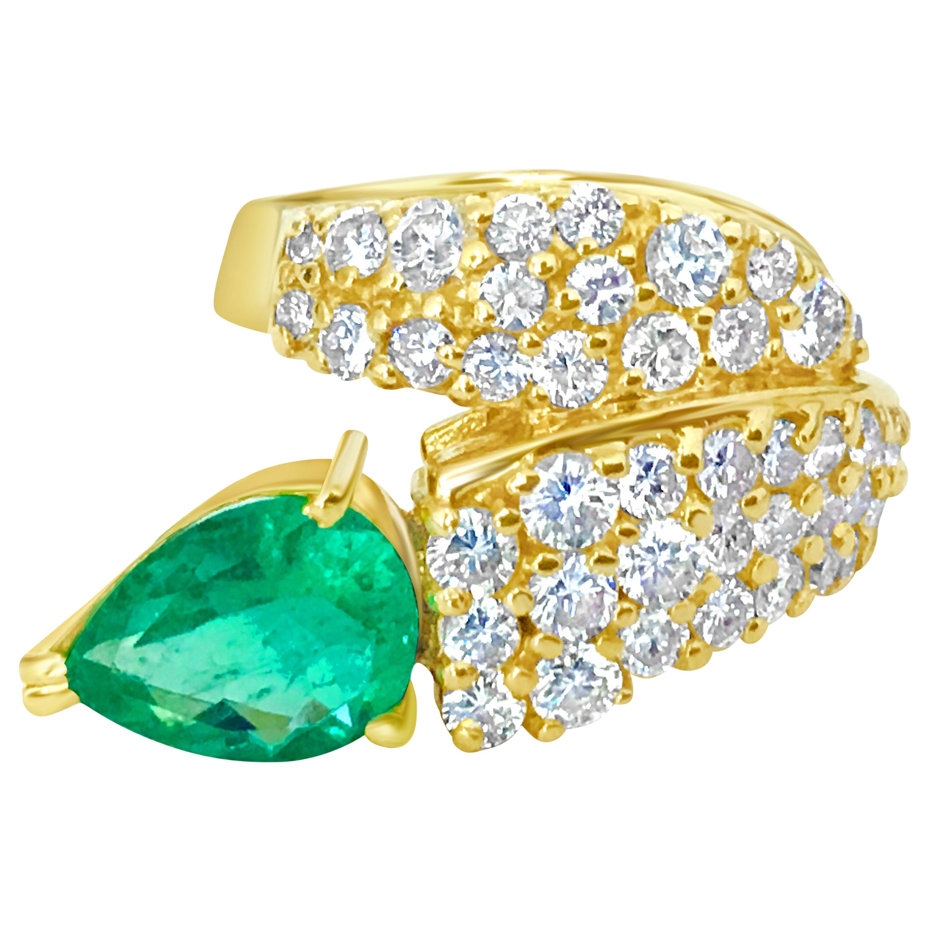 Natural 4.25 Carat Colombian Emerald and Diamond Ring in 14 Karat Gold For Sale