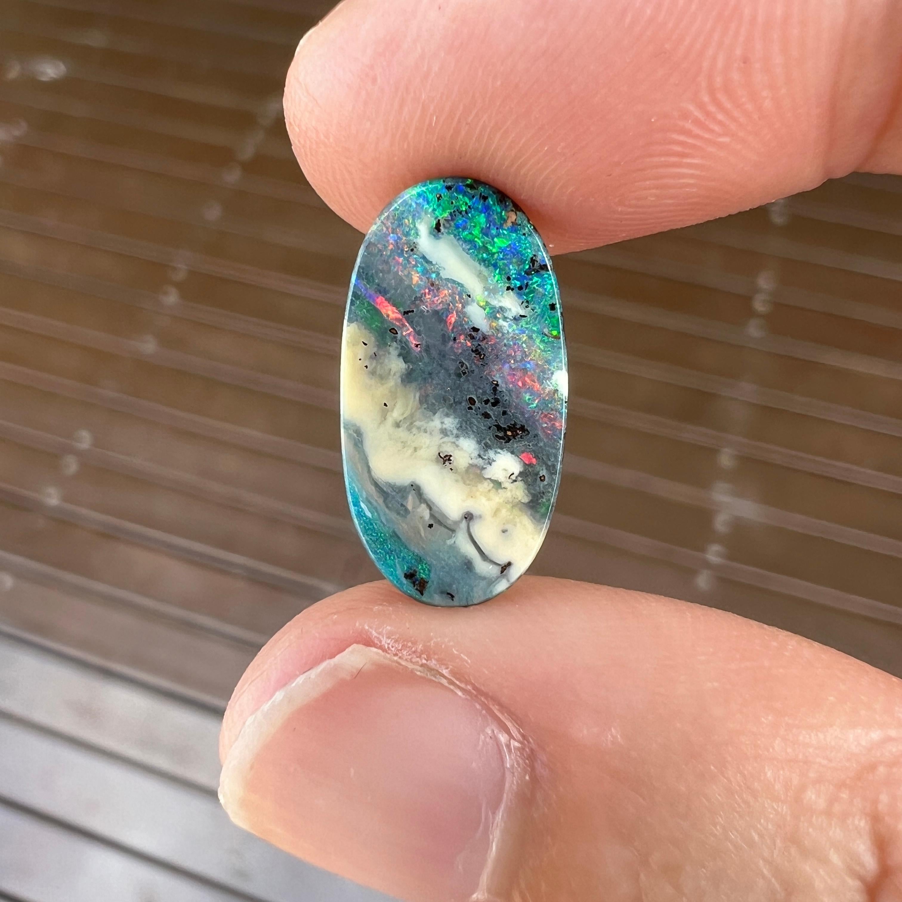 Natürlicher australischer Boulder-Opal von 4.26 Karat, abgebaut von Sue Cooper im Angebot 1