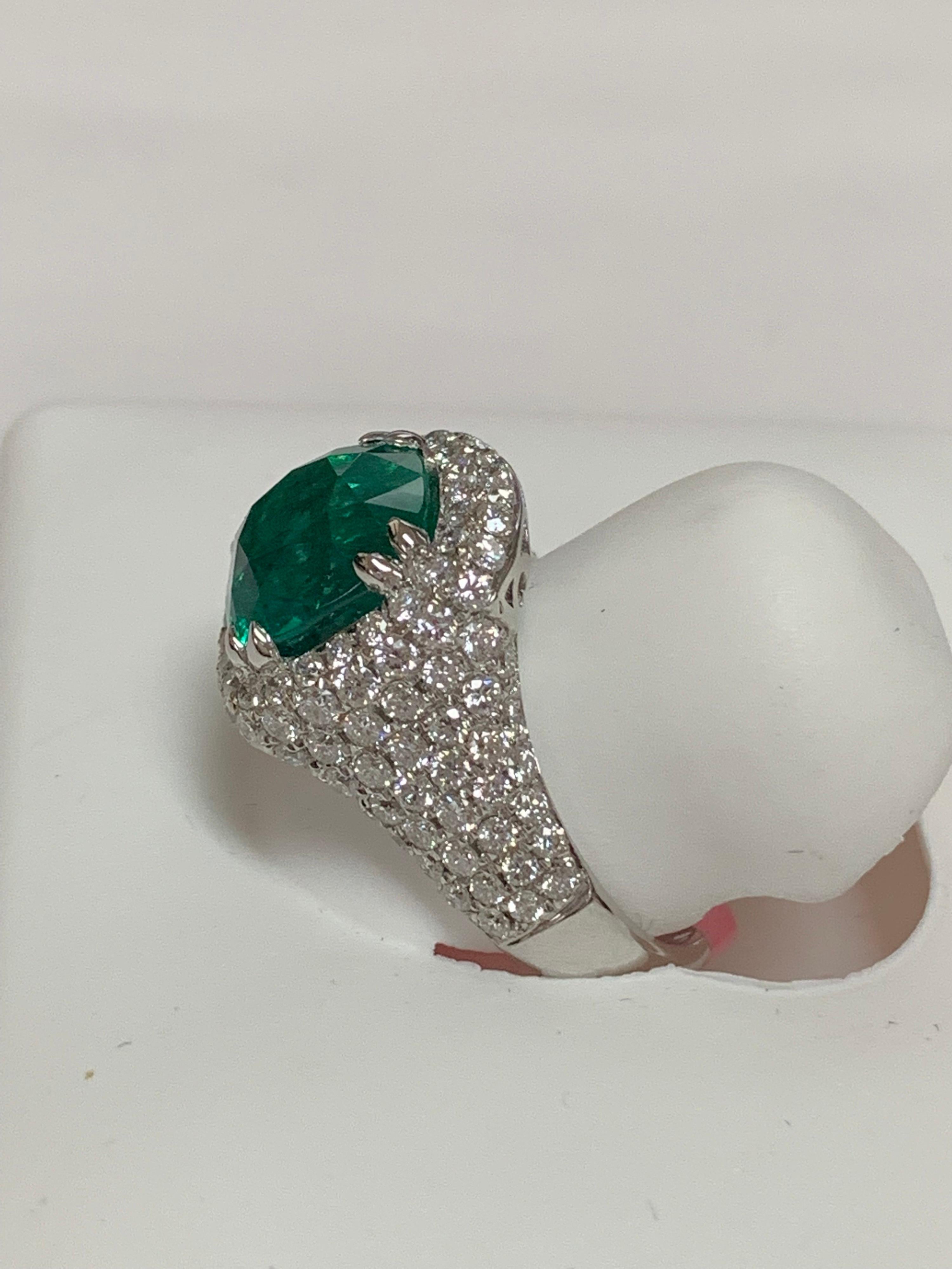 Contemporary Natural 4.32 Carat Emerald Diamond Ring