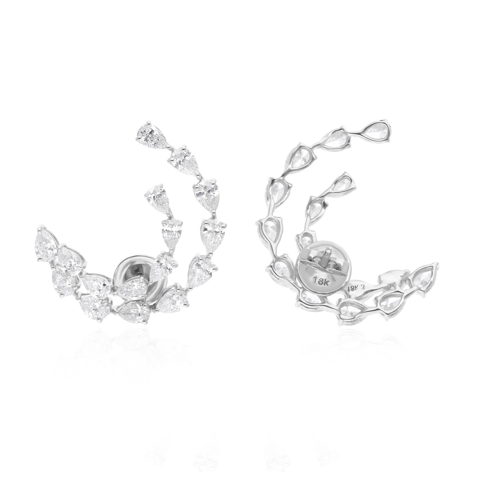 Fundidos en oro de 18 quilates, estos exquisitos pendientes están engastados con 4,35 quilates de brillantes diamantes.

SIGUE LA TIENDA DE SPECTRUM JEWELS para ver la última colección y piezas exclusivas. Spectrum Jewels se enorgullece de ser uno