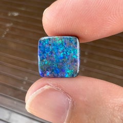 Natürlicher australischer Boulder-Opal von 4.38 Karat, abgebaut von Sue Cooper