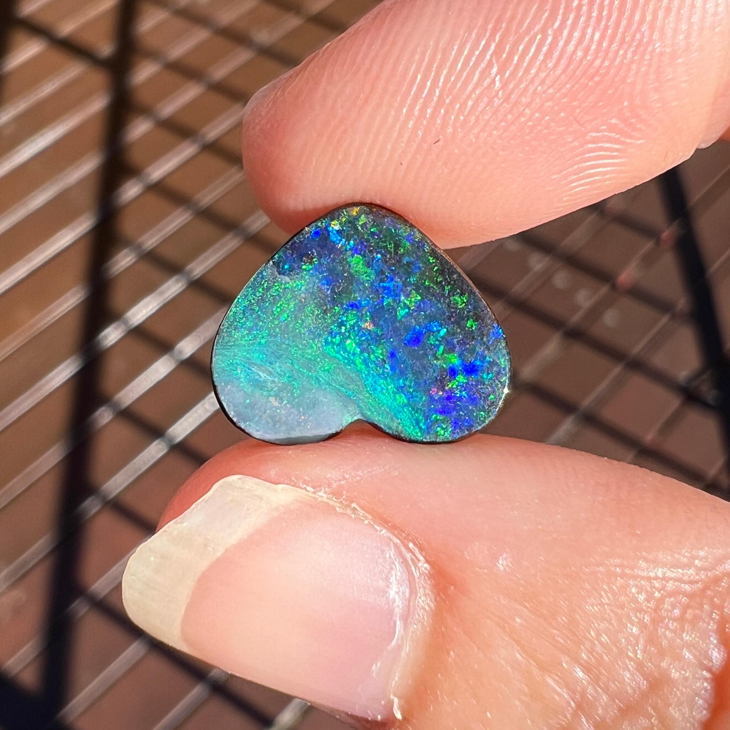 Natural 4.40 Ct Gem Grade Black Boulder Opal Heart mined by Sue Cooper In New Condition For Sale In BELCONNEN, ACT
