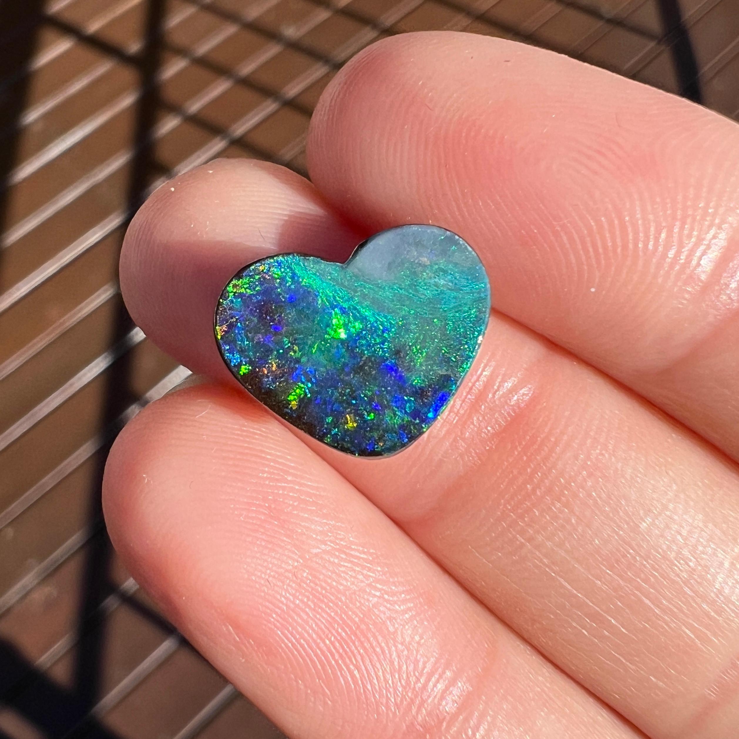 Natural 4.40 Ct Gem Grade Black Boulder Opal Heart mined by Sue Cooper For Sale 1