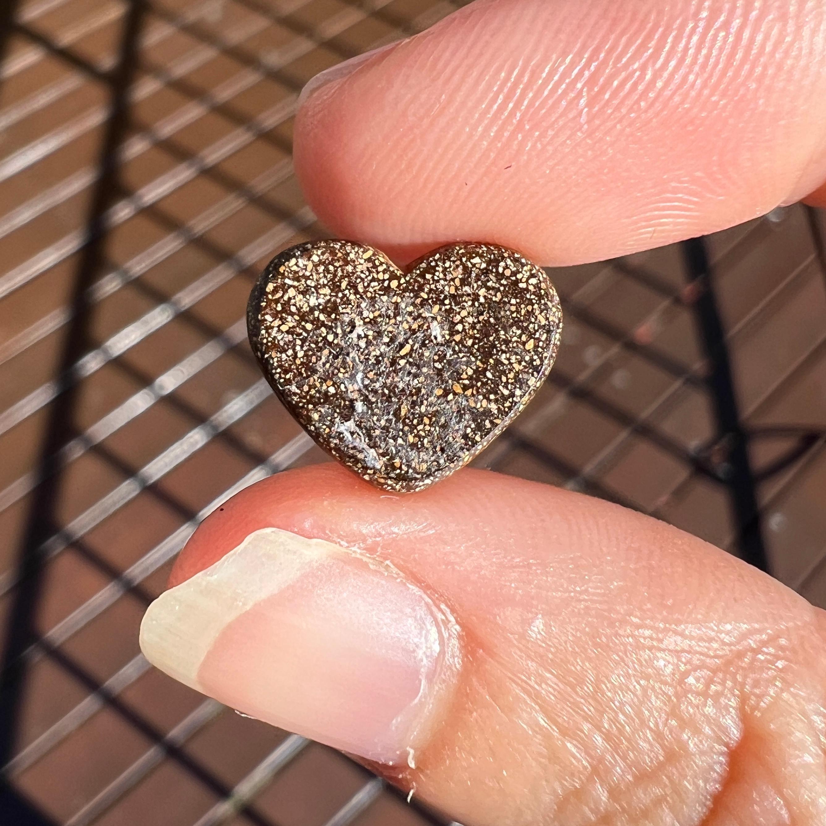 Natural 4.40 Ct Gem Grade Black Boulder Opal Heart mined by Sue Cooper For Sale 2