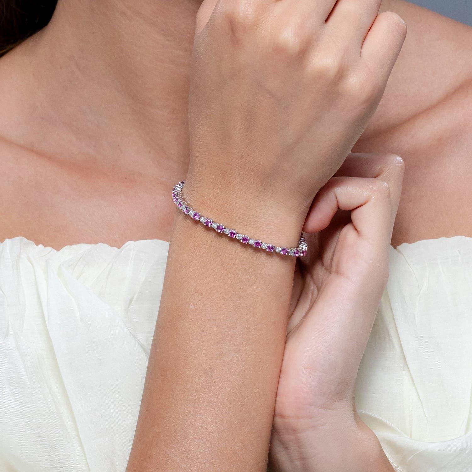 Natürliches 4,48 Karat Pink Saphir und Illusionsdiamant Tennisarmband aus 14K Gold (Rundschliff) im Angebot