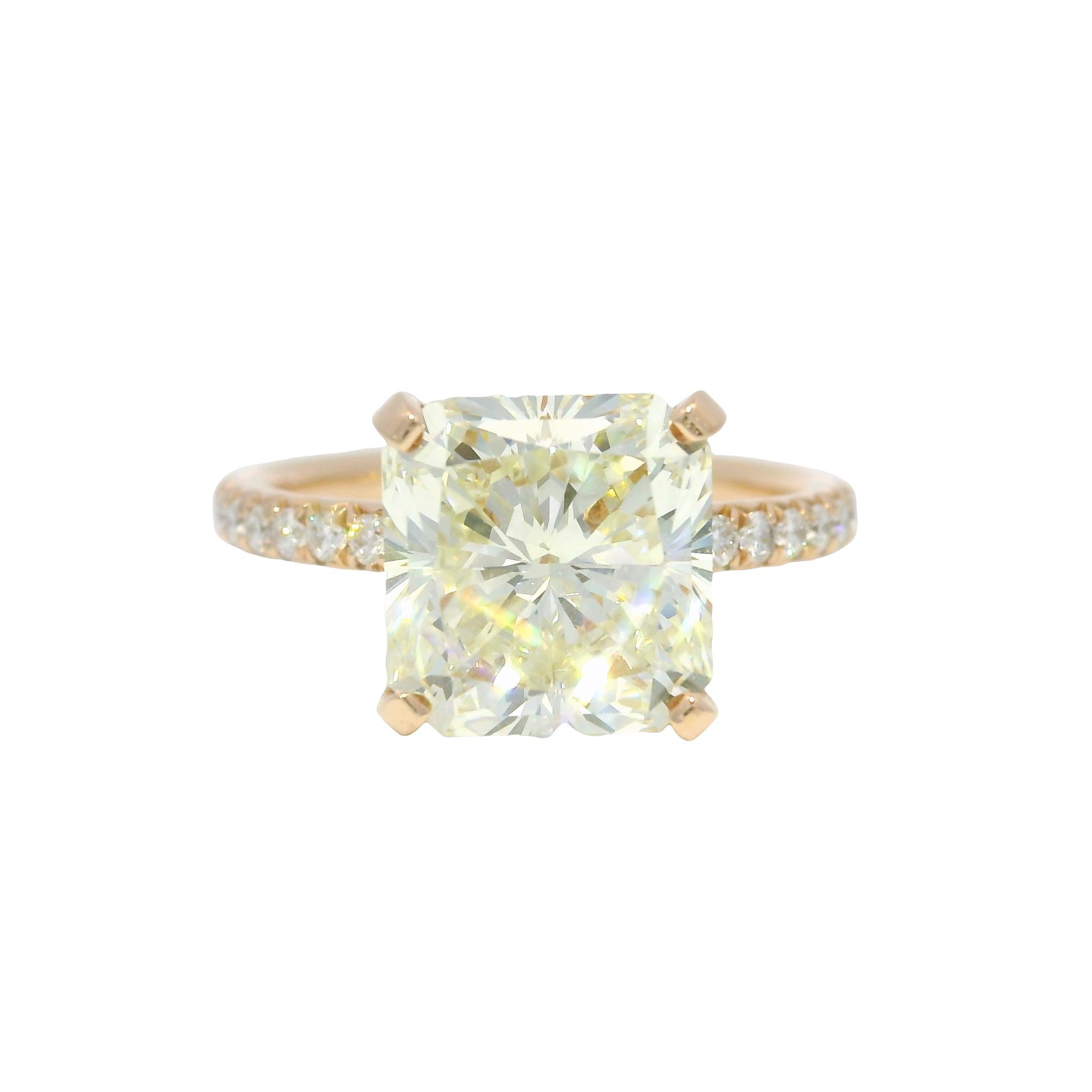 14k Rose Gold Natürlicher 4,55 Karat Diamant Verlobungsring im Radiant-Schliff

Stil: Natürlicher Diamantring im Radiant-Schliff
MATERIAL: 14k Rose Gold
Hauptdiamant Details: 

Der Hauptdiamant ist ein natürlicher Diamant im Radiant-Schliff mit