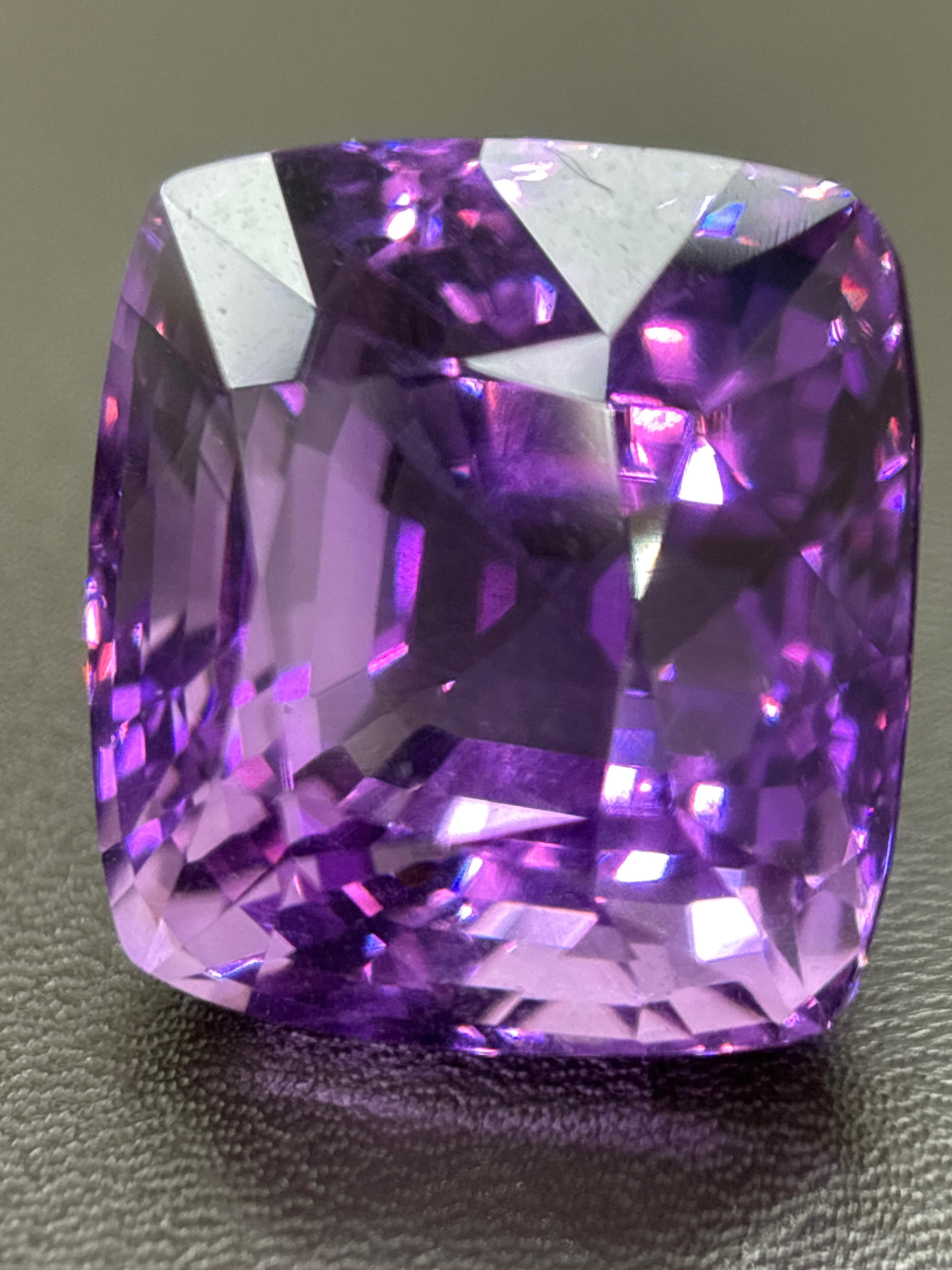 Natürlicher 45,65 Karat Burma- Amethyst ohne Hitze, natürlich (Kissenschliff) im Angebot