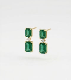 Boucles d'oreilles en or 14 carats avec une émeraude naturelle de 4,57 carats et un diamant de 0,08 carat