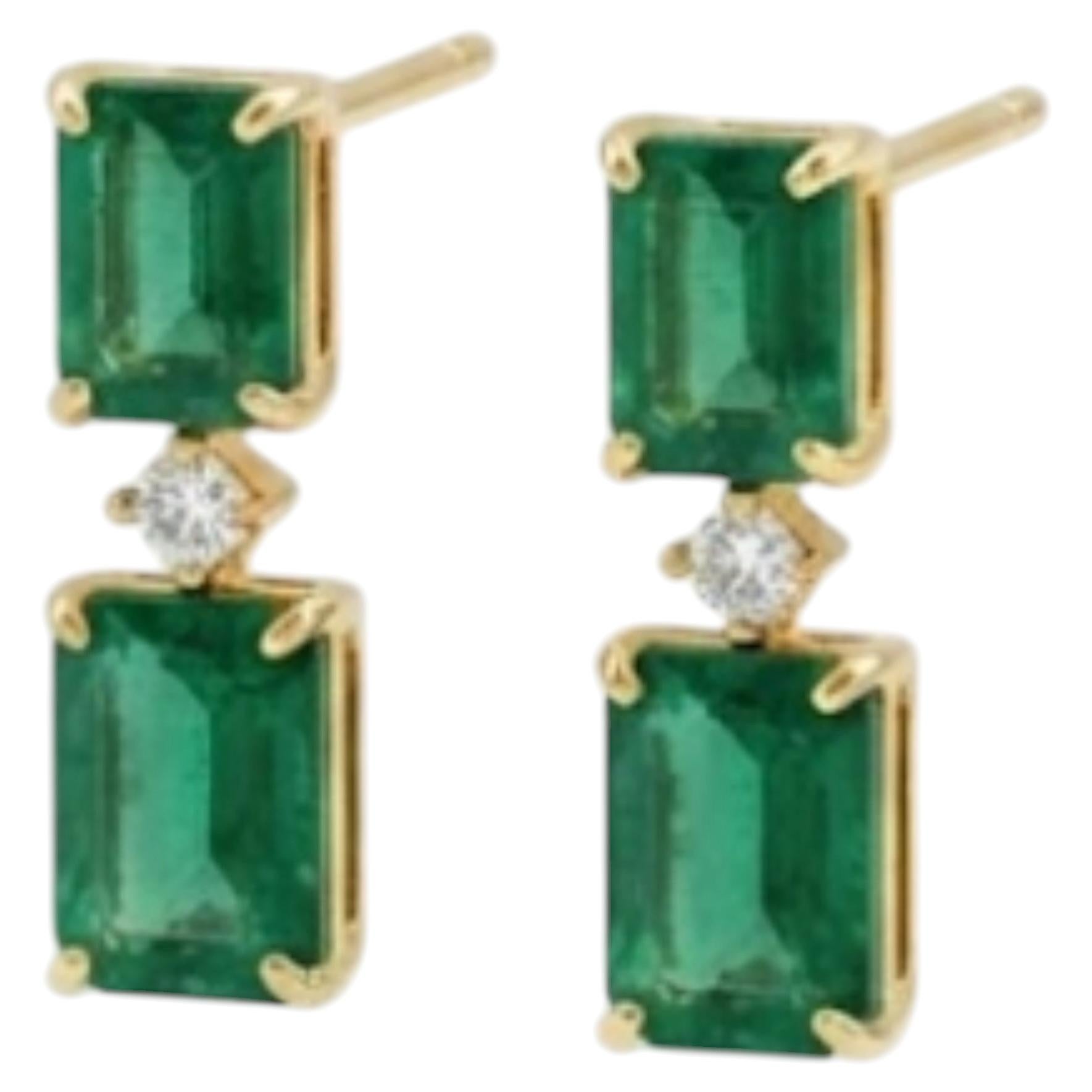Boucles d'oreilles en or 14 carats avec une émeraude naturelle de 4,57 carats et un diamant de 0,08 carat