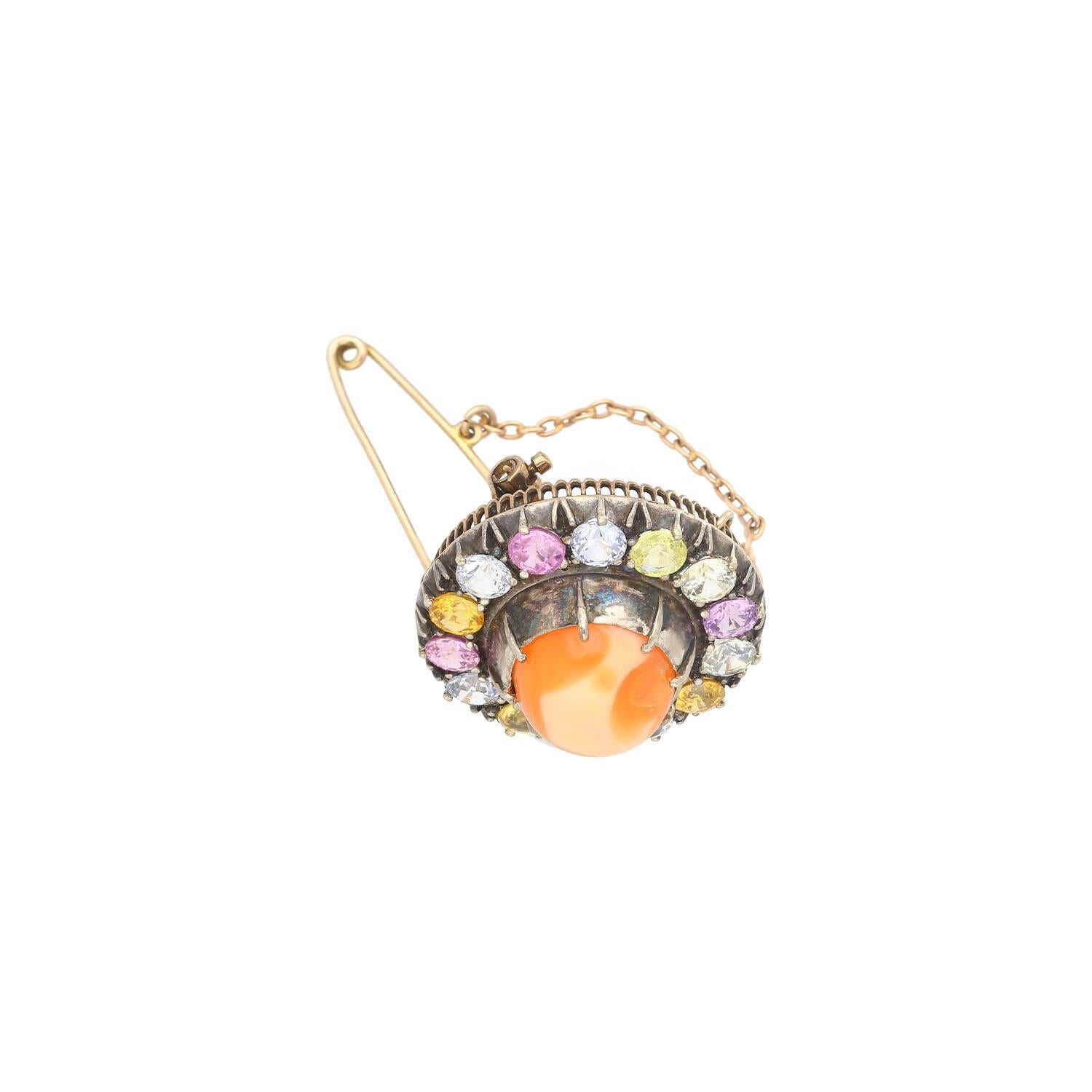 Épingle en or et argent avec opale naturelle de 4,64 carats et détails en saphirs multicolores Pour femmes en vente