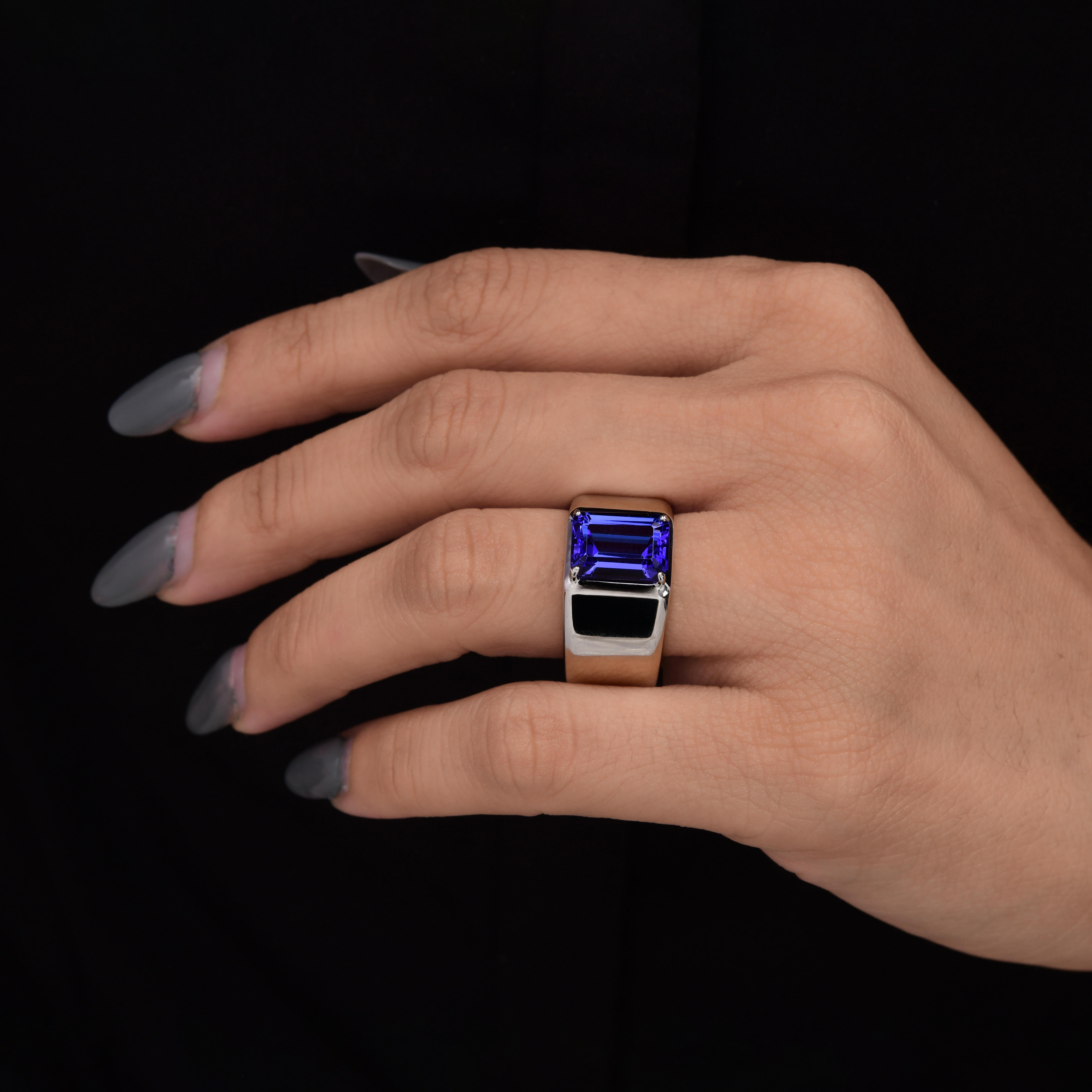 Natürlicher 4,70 Karat Smaragdschliff Tansanit Edelstein 18 Karat Weißgold Band Ring im Zustand „Neu“ im Angebot in Diera, Dubai