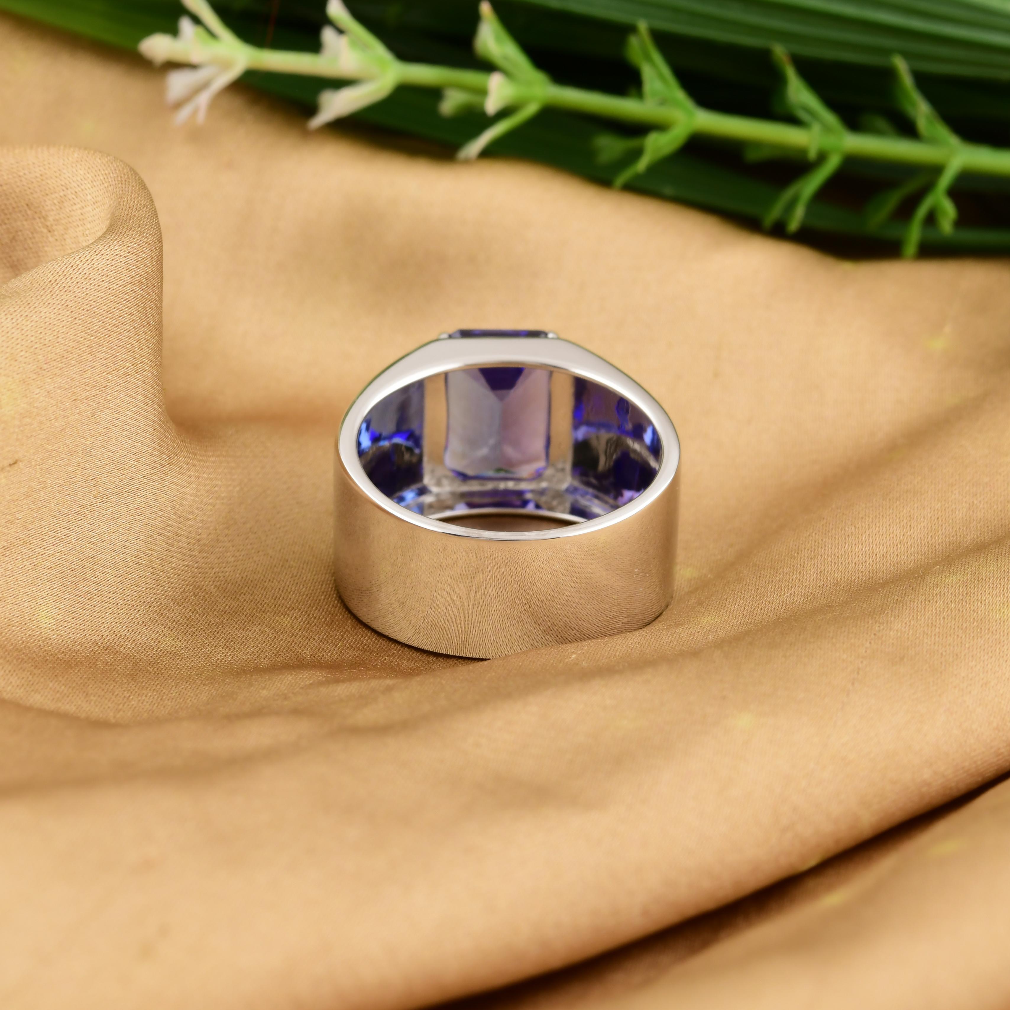 Natürlicher 4,70 Karat Smaragdschliff Tansanit Edelstein 18 Karat Weißgold Band Ring im Angebot 1