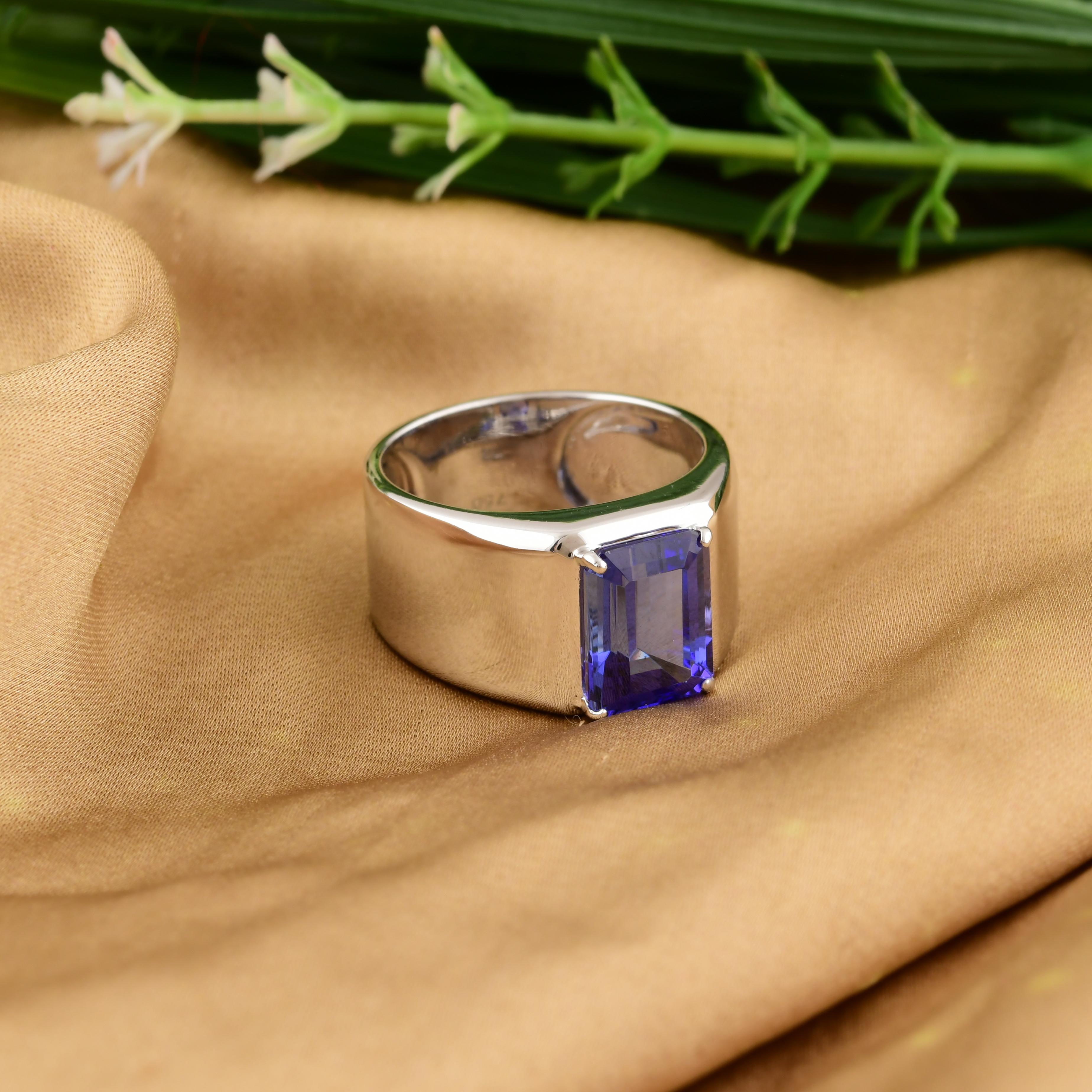 Natürlicher 4,70 Karat Smaragdschliff Tansanit Edelstein 18 Karat Weißgold Band Ring im Angebot 3