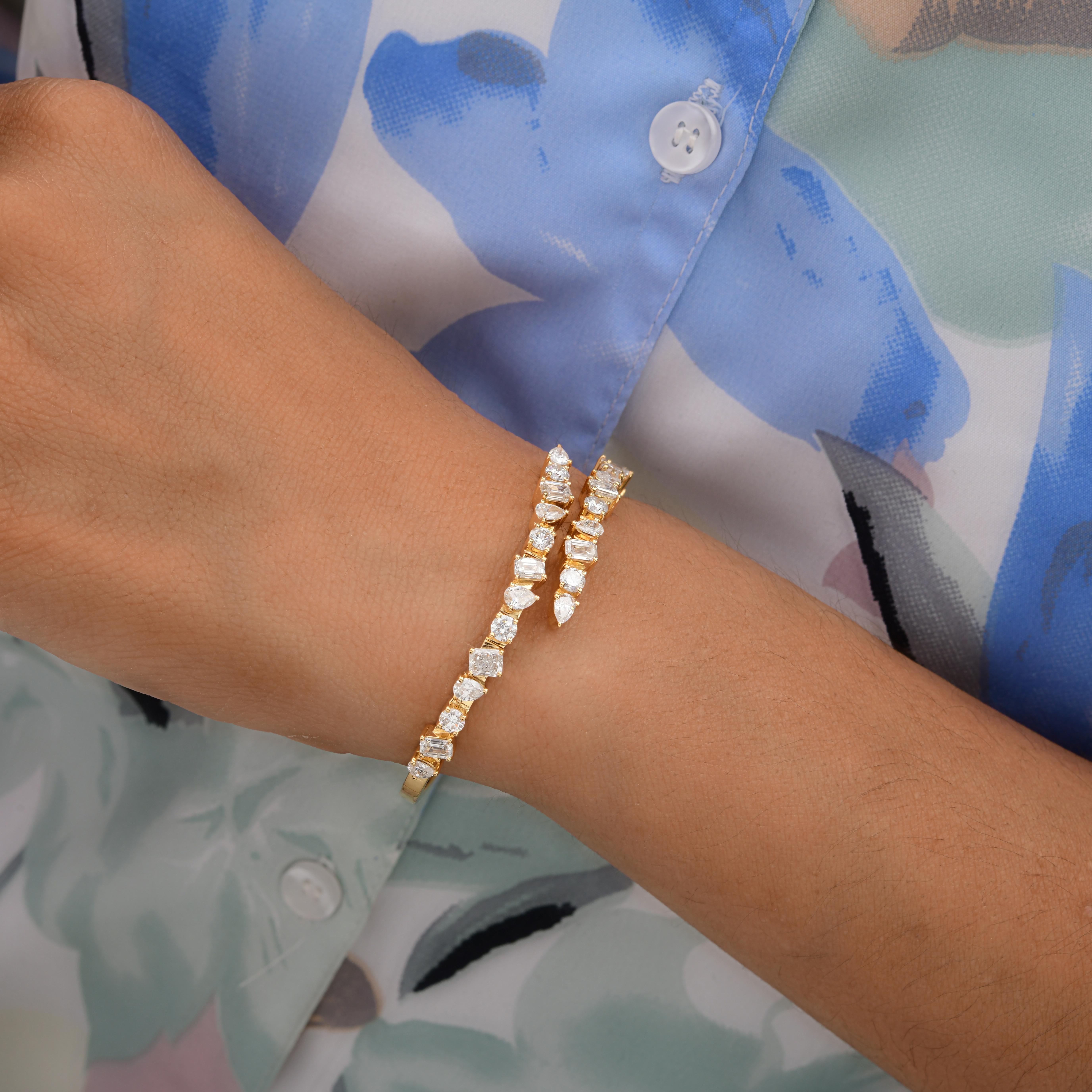 Taille émeraude Nature 4.78 CT SI/H Mixed Cut Diamond Wrap Bangle Bracelet 14k Yellow Gold en vente