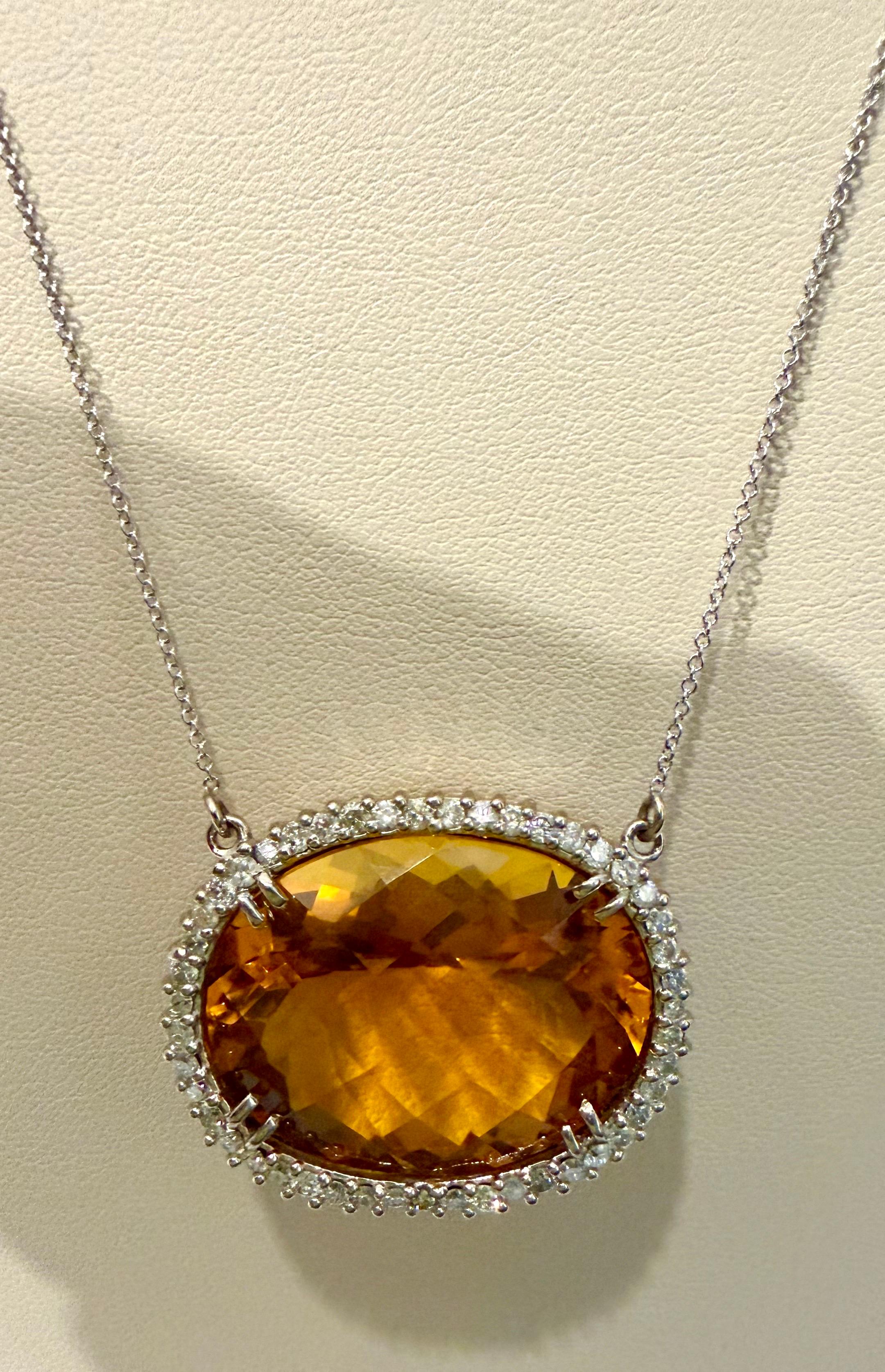 Taille ovale Collier en or blanc 14 carats avec pendentif Citrine ovale naturelle 48 carats et diamant en vente