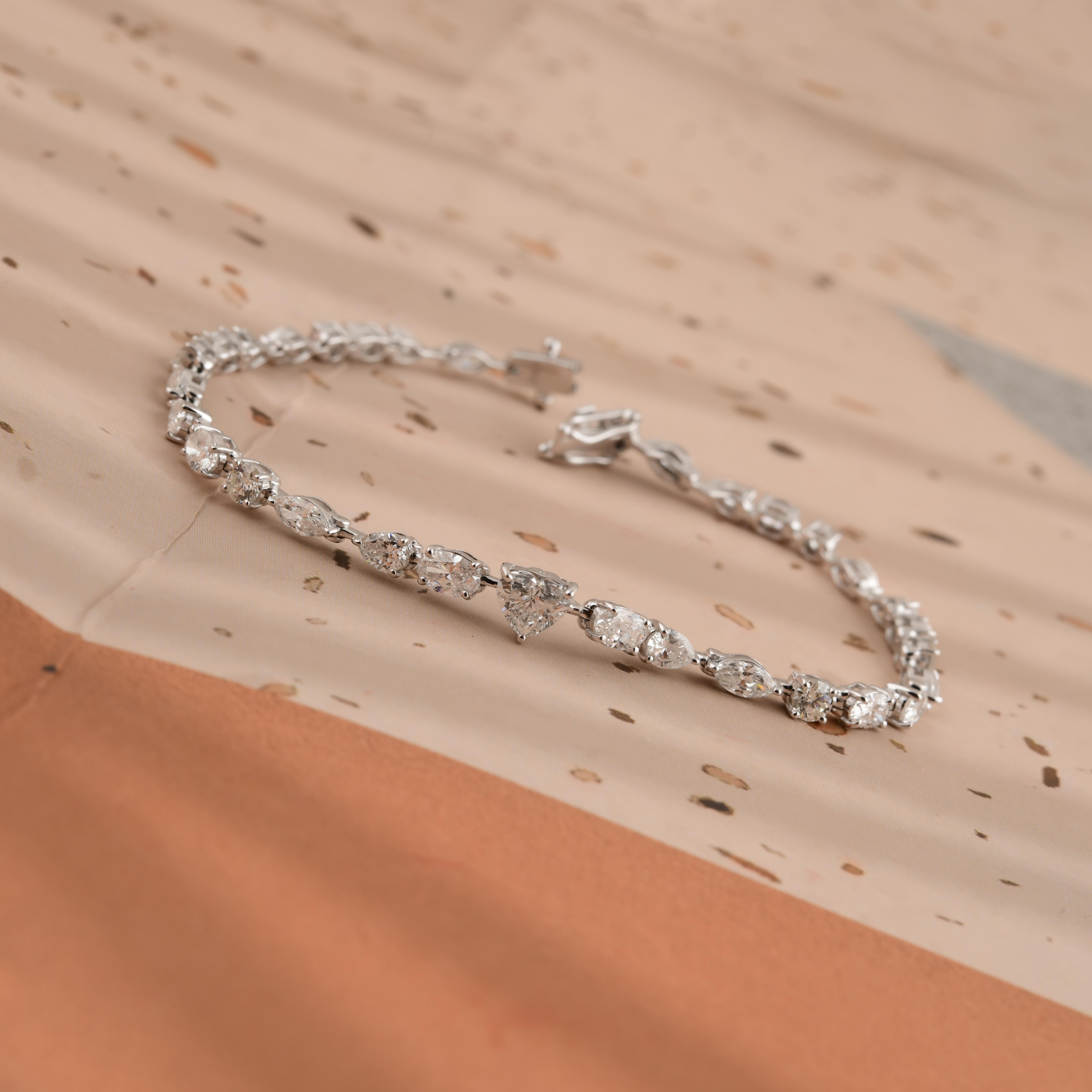 Moderno Bracciale con diamanti naturali a forma multipla da 4,80 carati SI/H in oro bianco 14 carati in vendita