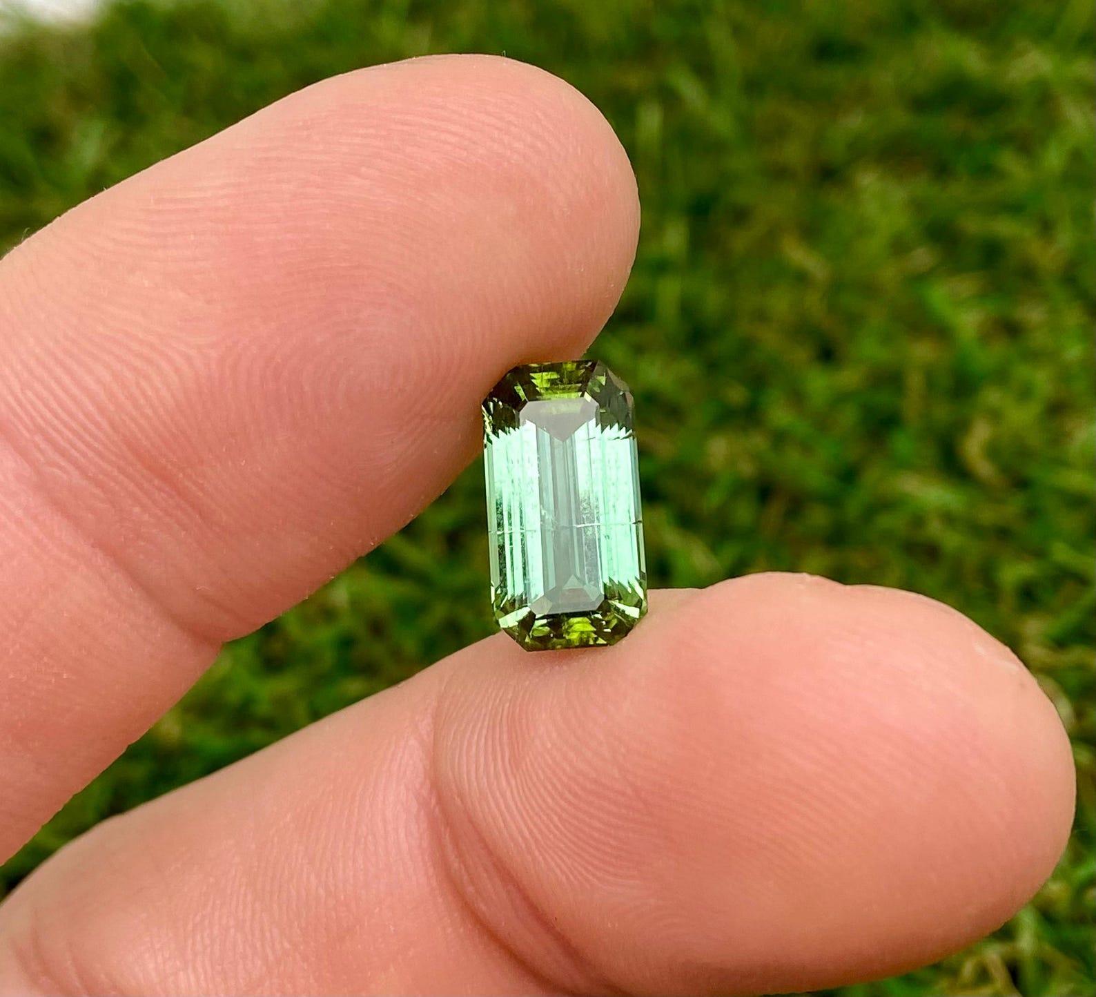 Nature 4.94 Ct., gemma sfusa di tormalina, Baguette, Afghanistan, Certificato in vendita 5