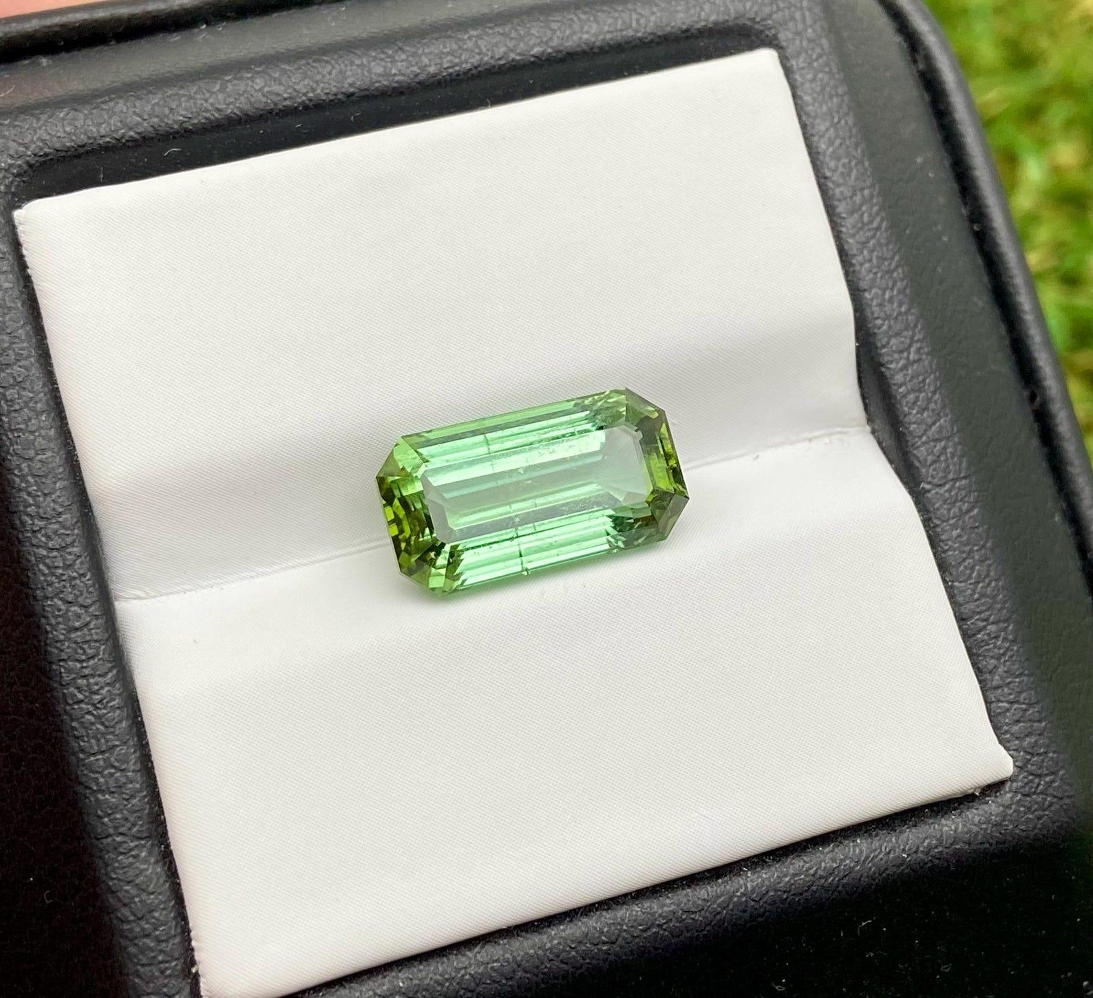 Nature 4.94 Ct., gemma sfusa di tormalina, Baguette, Afghanistan, Certificato In condizioni Nuovo in vendita a Daugavpils, LV