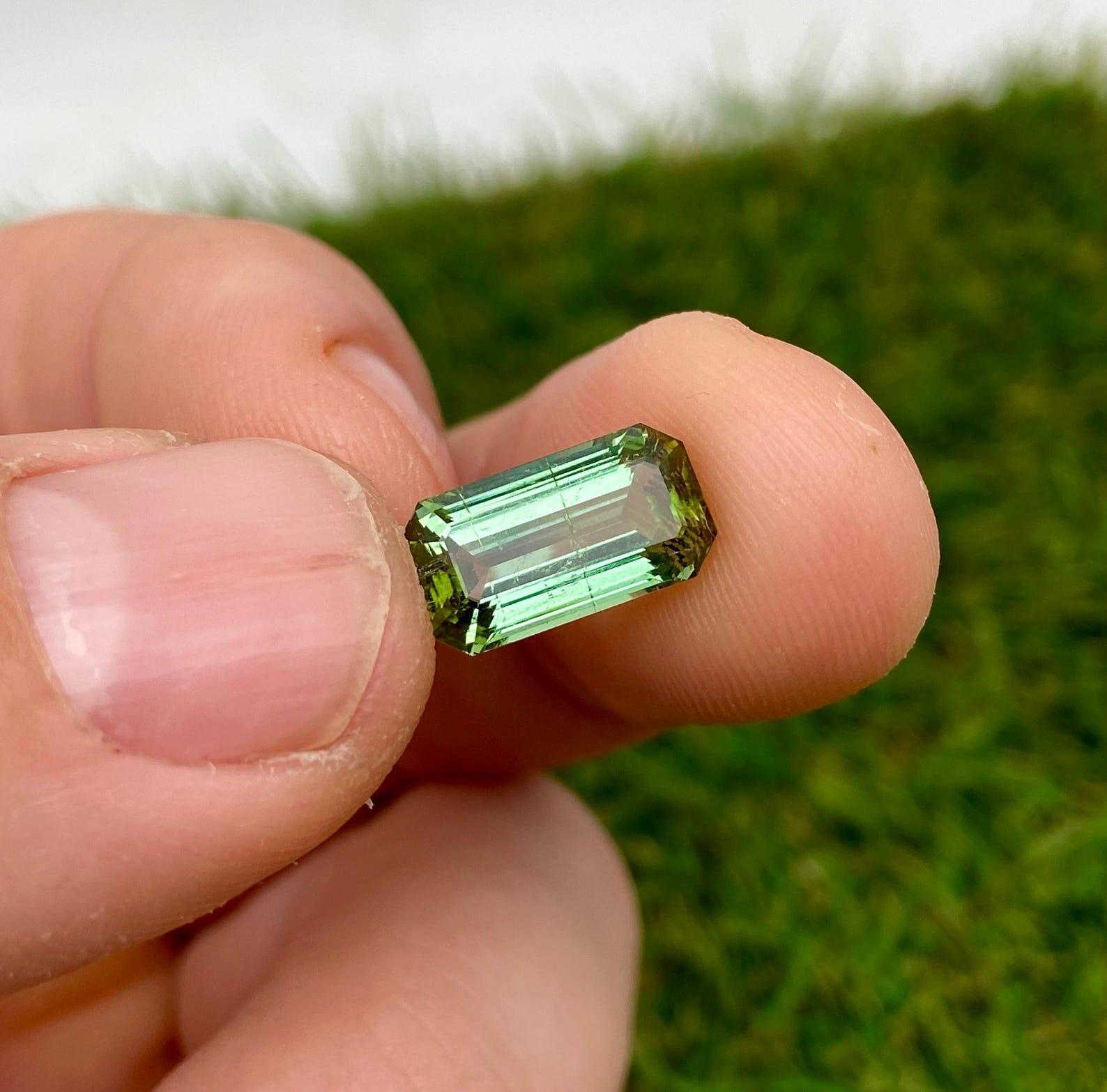 Nature 4.94 Ct., gemma sfusa di tormalina, Baguette, Afghanistan, Certificato in vendita 4