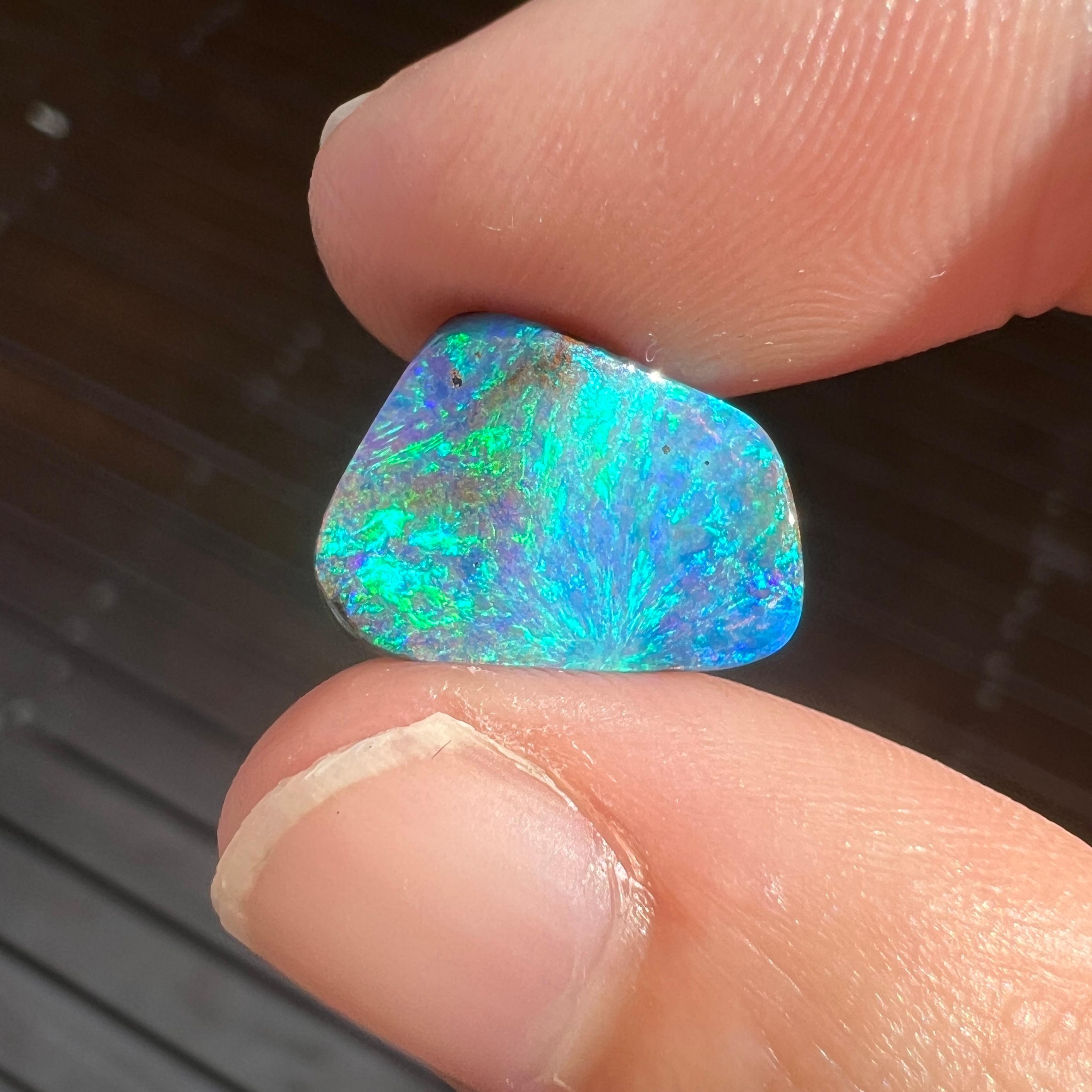 Natural 4.98 Ct Australian boulder opal mined by Sue Cooper In New Condition For Sale In BELCONNEN, ACT
