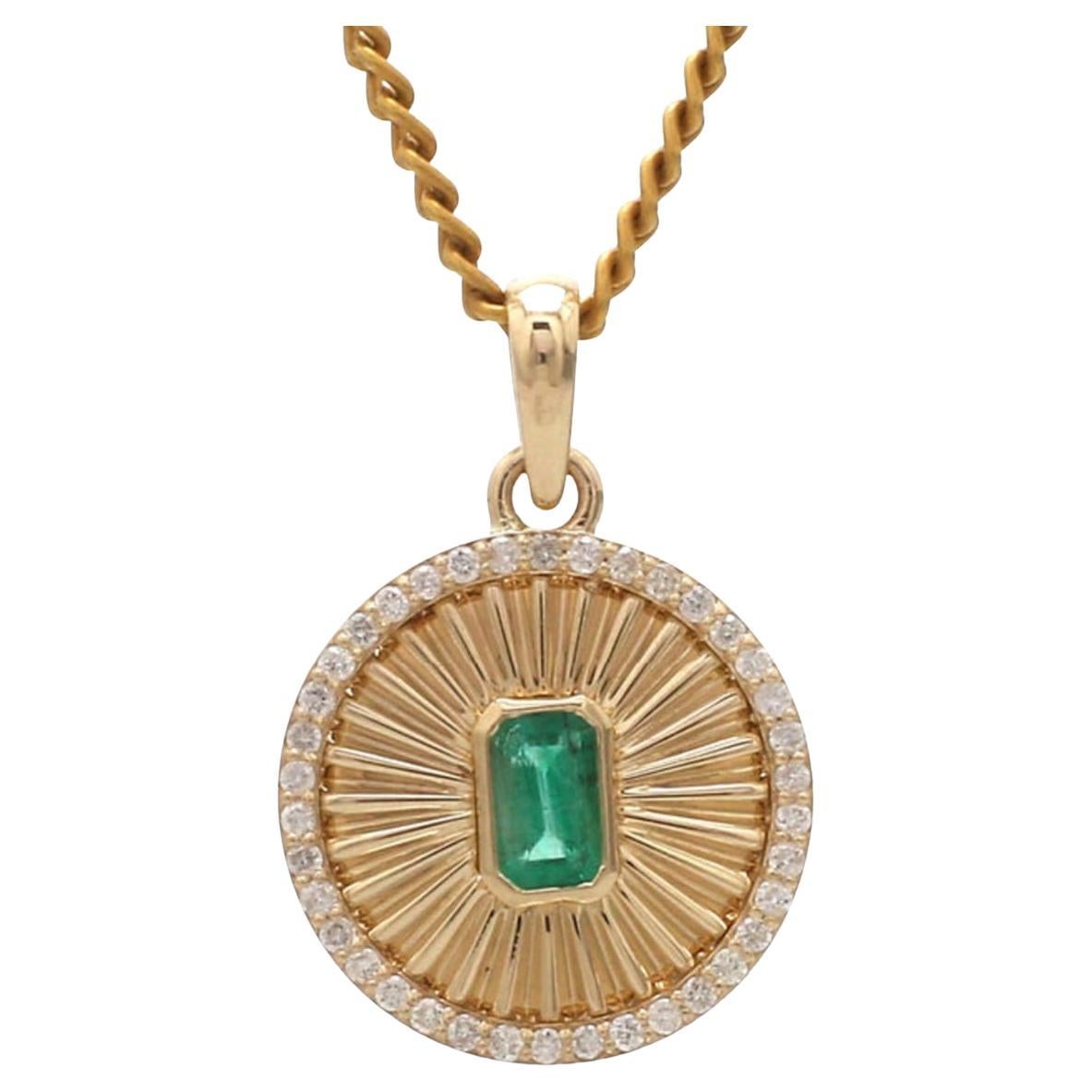 Natural 4cts Emerald 
Diamond 0.21cts Necklace in 14k Gold en venta