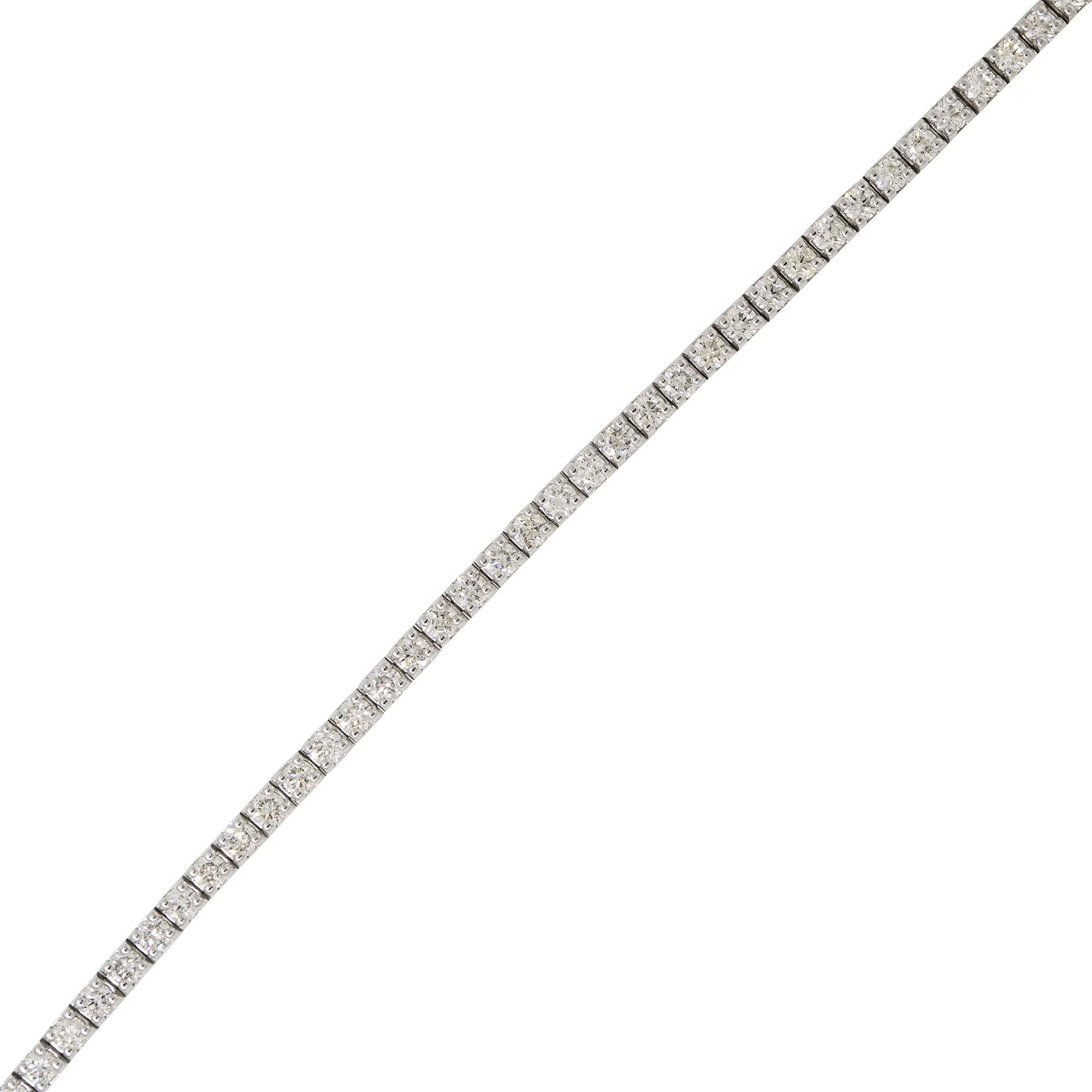Bracelet de tennis 14 carats avec diamant naturel de 5 carats à taille ronde et brillante

Ce magnifique bracelet de tennis en or blanc 14 carats est orné de diamants naturels ronds de taille brillant totalisant environ 5,0 carats. Avec une pureté