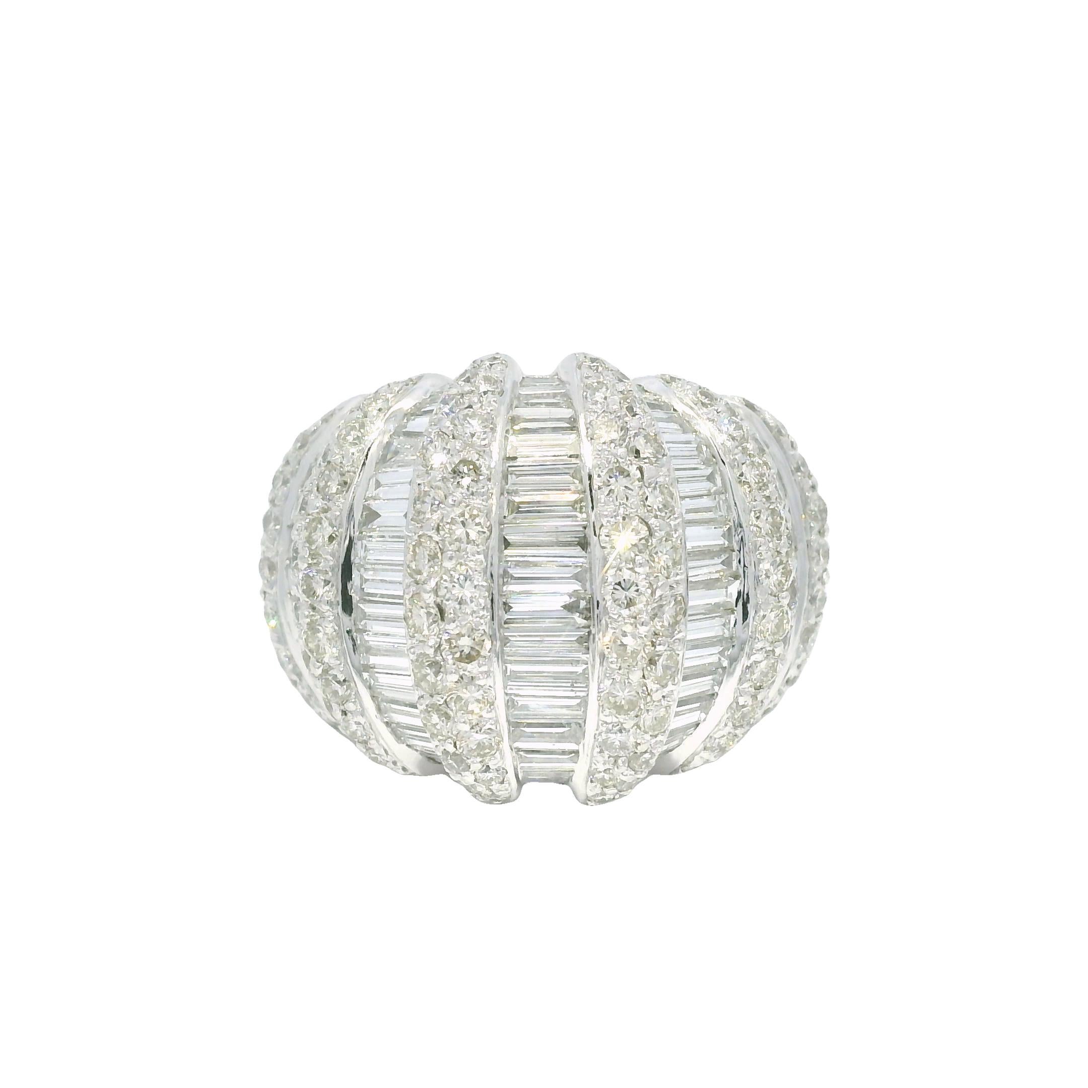 Natürlicher 5,0 Karat Runder Brillant & Baguetteschliff Diamant Platin Ring Vorrätig im Zustand „Hervorragend“ im Angebot in Boca Raton, FL