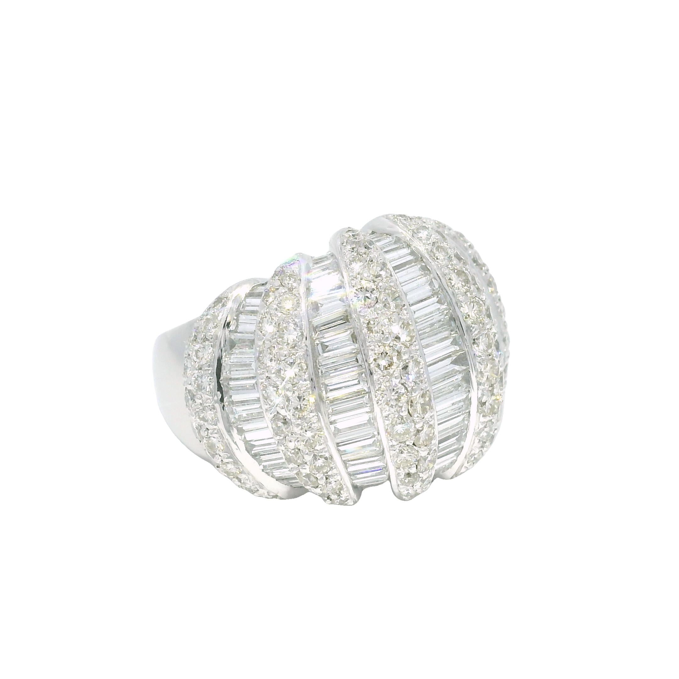 Natürlicher 5,0 Karat Runder Brillant & Baguetteschliff Diamant Platin Ring Vorrätig im Angebot 1