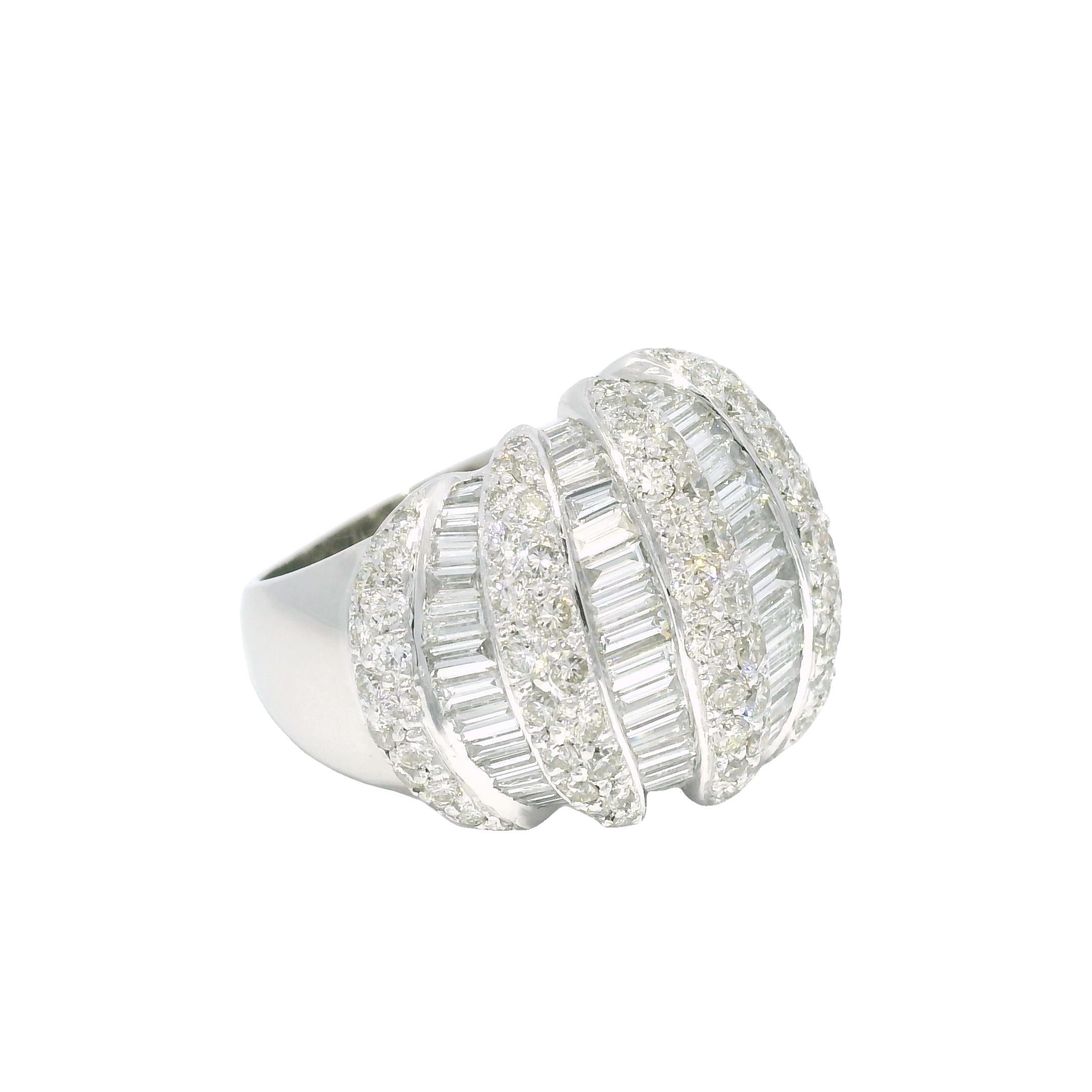 Natürlicher 5,0 Karat Runder Brillant & Baguetteschliff Diamant Platin Ring Vorrätig im Angebot 2