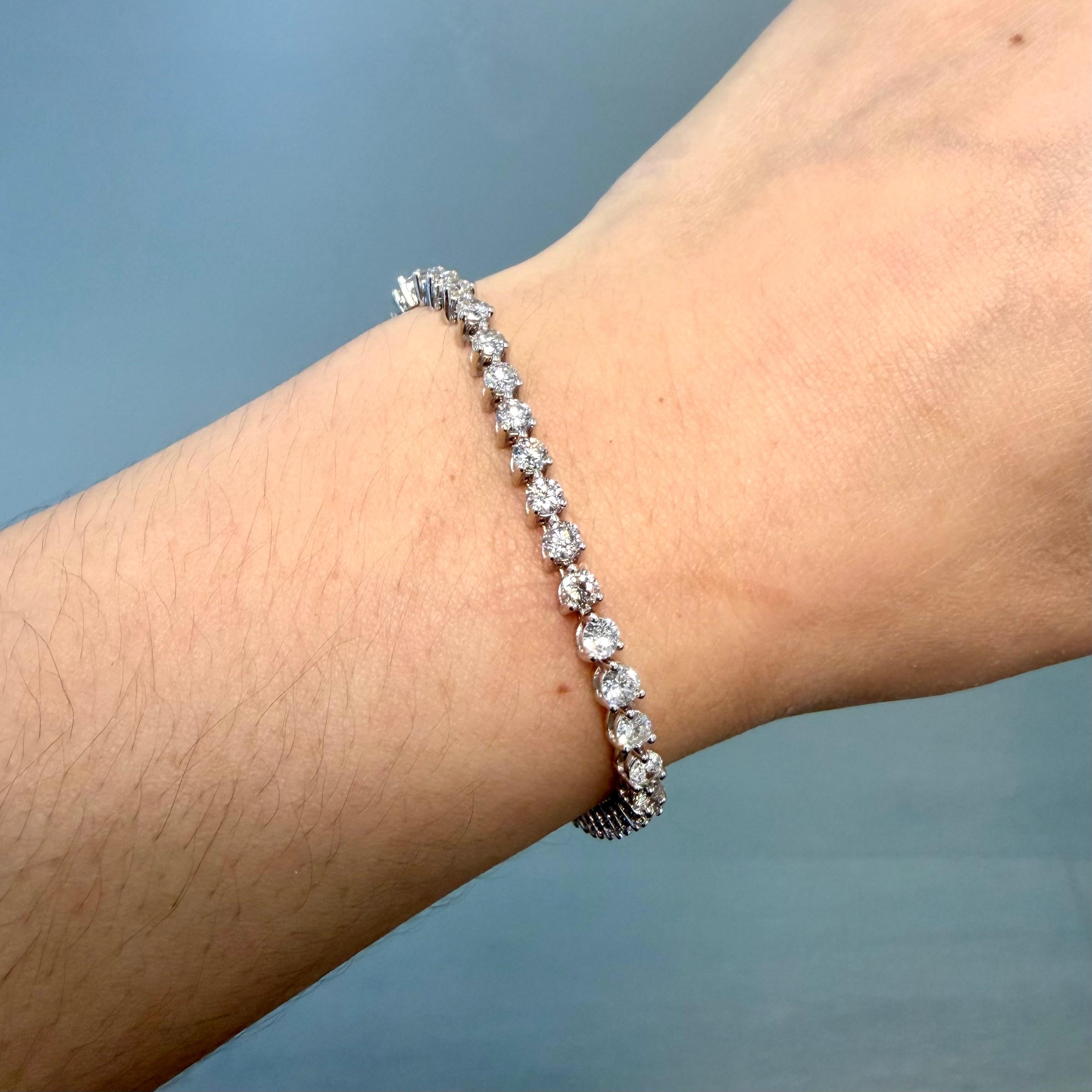 Natürlicher 5,0 Karat runder Brillant Diamant 14-Karat Tennisarmband Vorrätig im Angebot 3