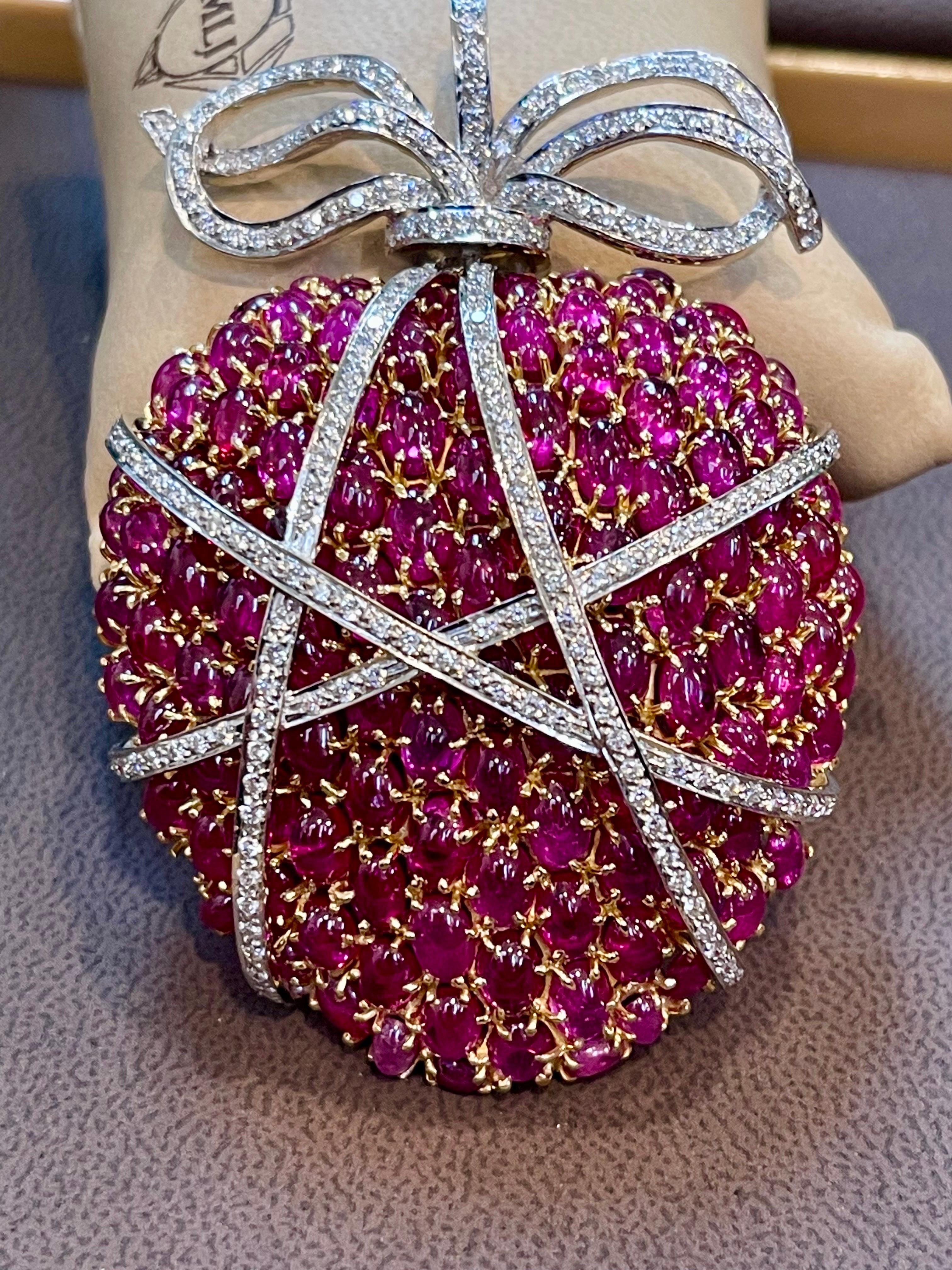 GIA Certified Natural 50 Ct Ceylon NH Ruby & 8 Ct Diamond  Apple 18 K Pin/Brooch In Excellent Condition For Sale In New York, NY
