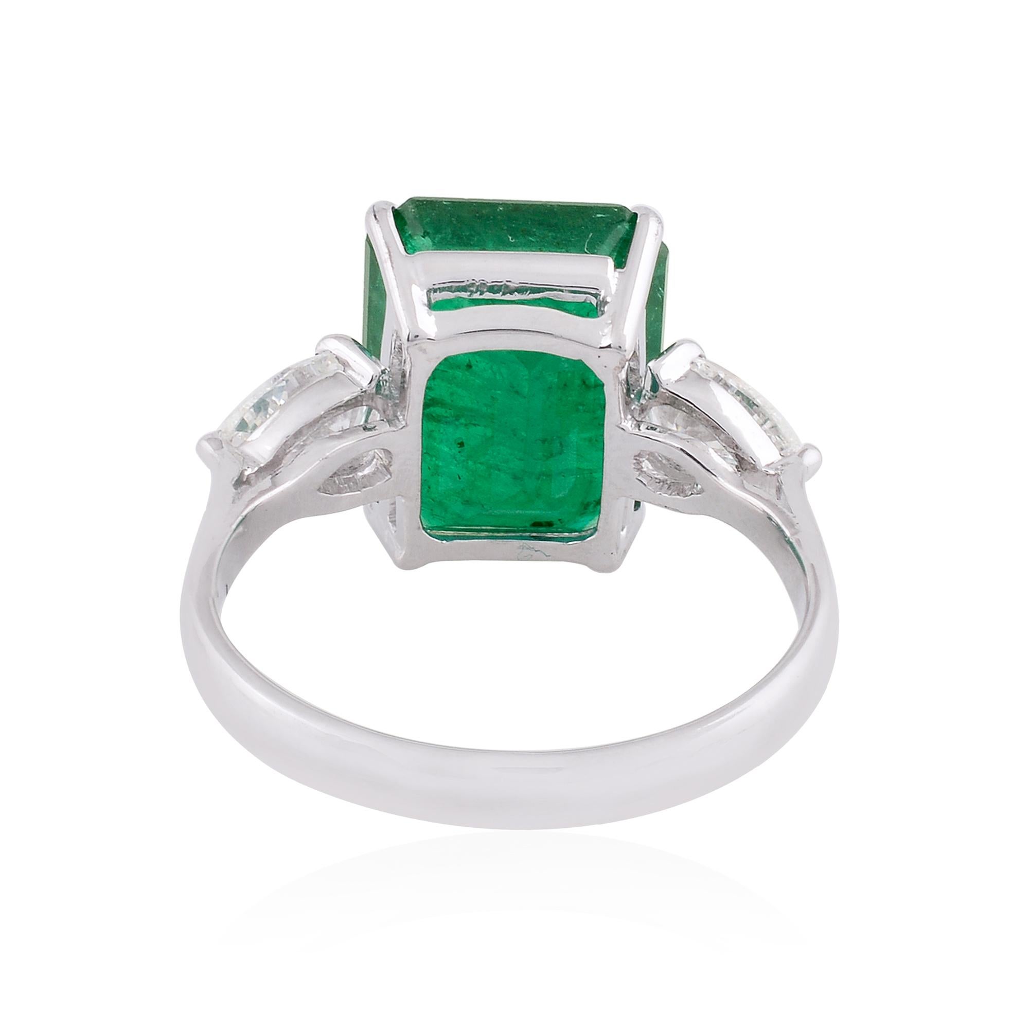 Code d'article :- SER-2334
Poids brut :- 4.14 gm
Or blanc 18k Poids :- 2.98 gm
Poids du diamant naturel :- 0,80 ct  ( DIAMANT MOYEN DE PURETÉ SI1-SI2 ET DE COULEUR H-I )
Émeraude de Zambie Poids :- 5.02 ct
Taille de la bague : - 7 US & Toutes