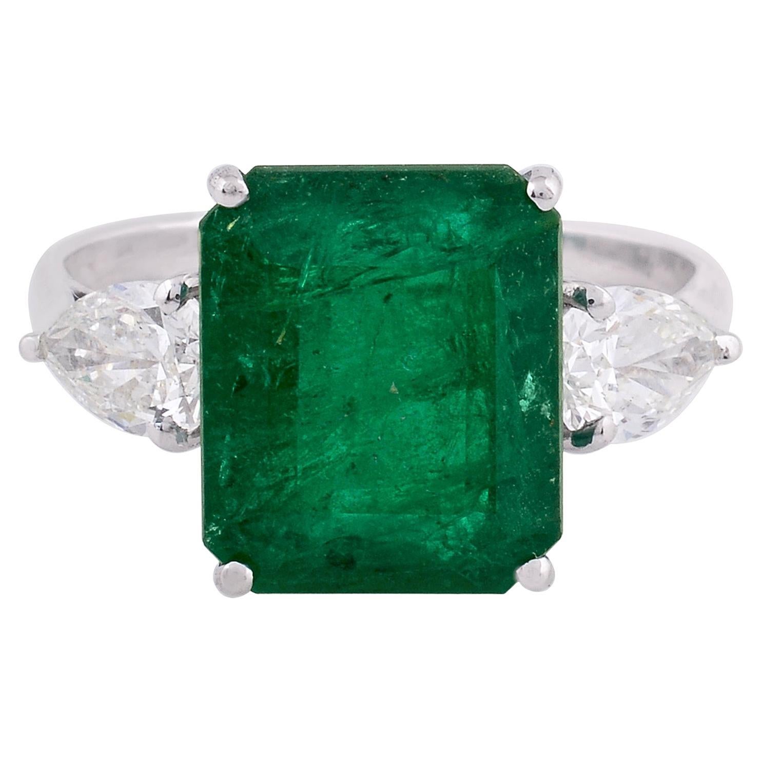 Natural 5.02 Carat Emerald Cocktail Ring 0.80 Carat Diamond 18 Karat White Gold