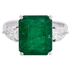 Esmeralda natural de 5,02 quilates Anillo de cóctel Diamante de 0,80 quilates Oro blanco de 18 quilates